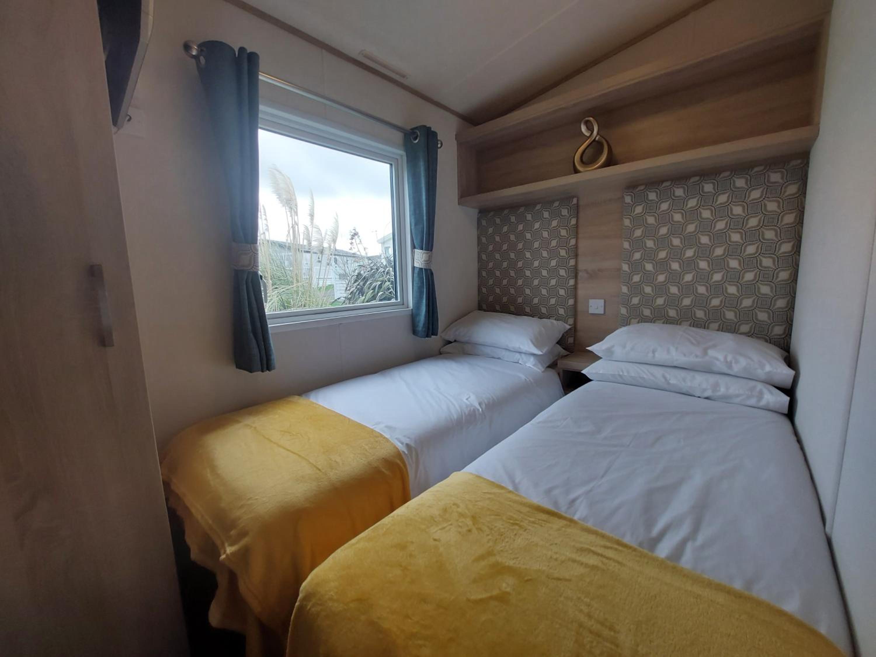 Mobile Home photo 2