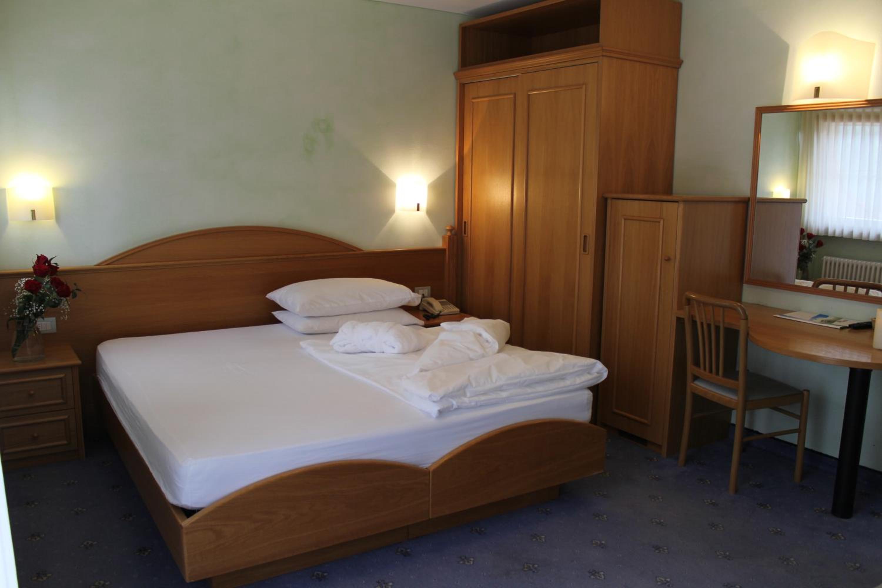 Double Room - Photo 3
