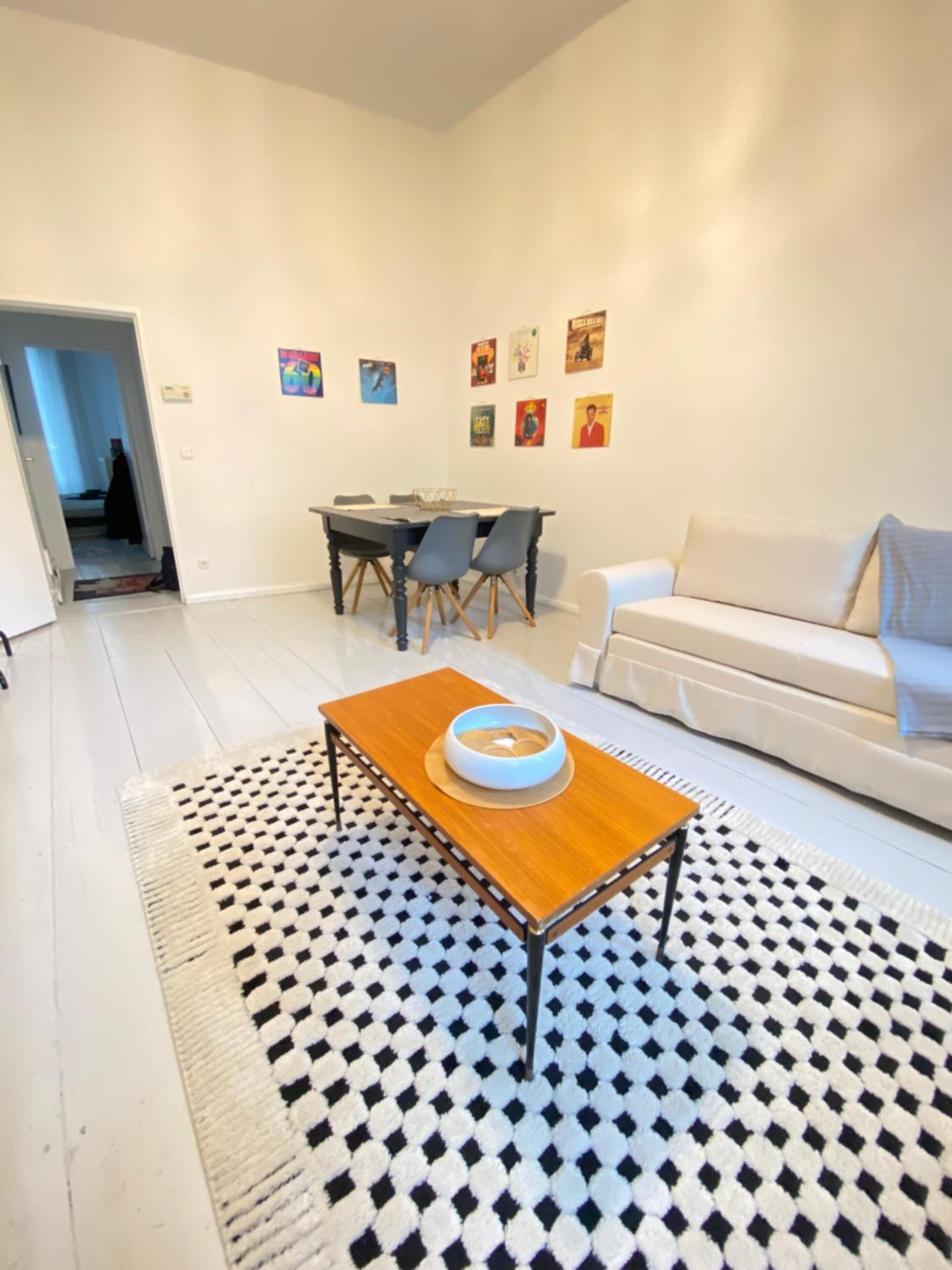 One-Bedroom Apartment photo 1
