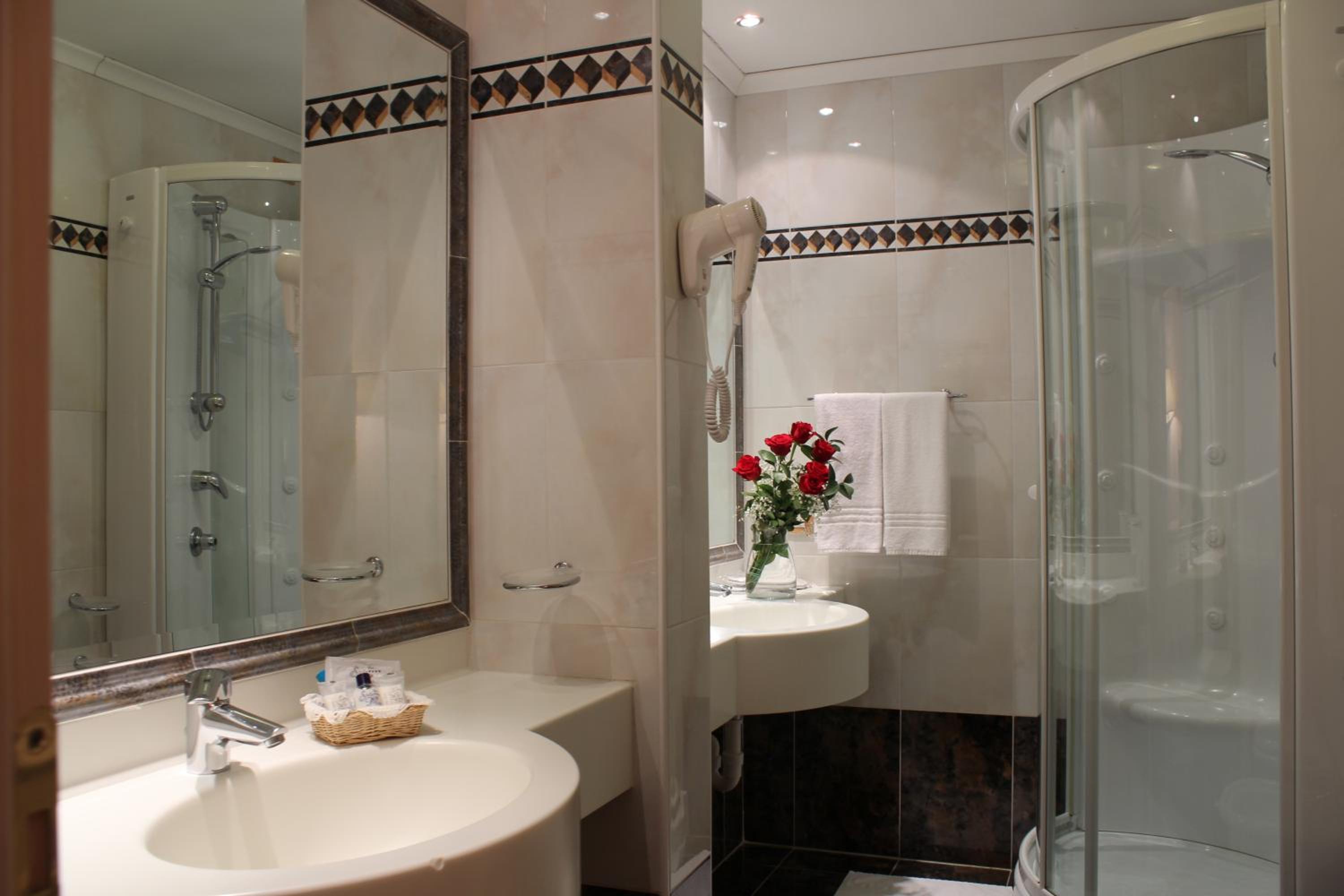 Double Room - Photo 7
