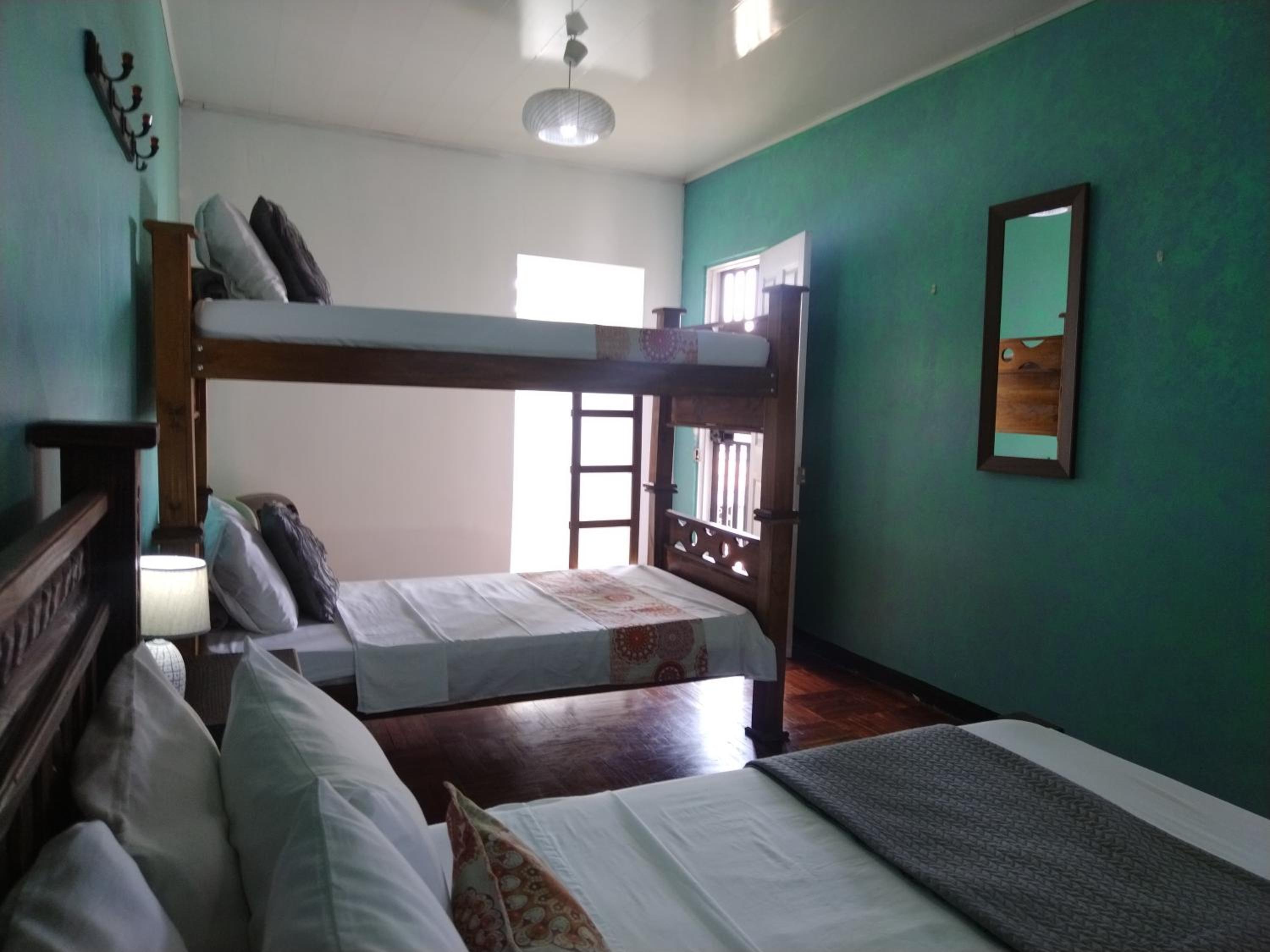 Family Room with Private Bathroom photo 2