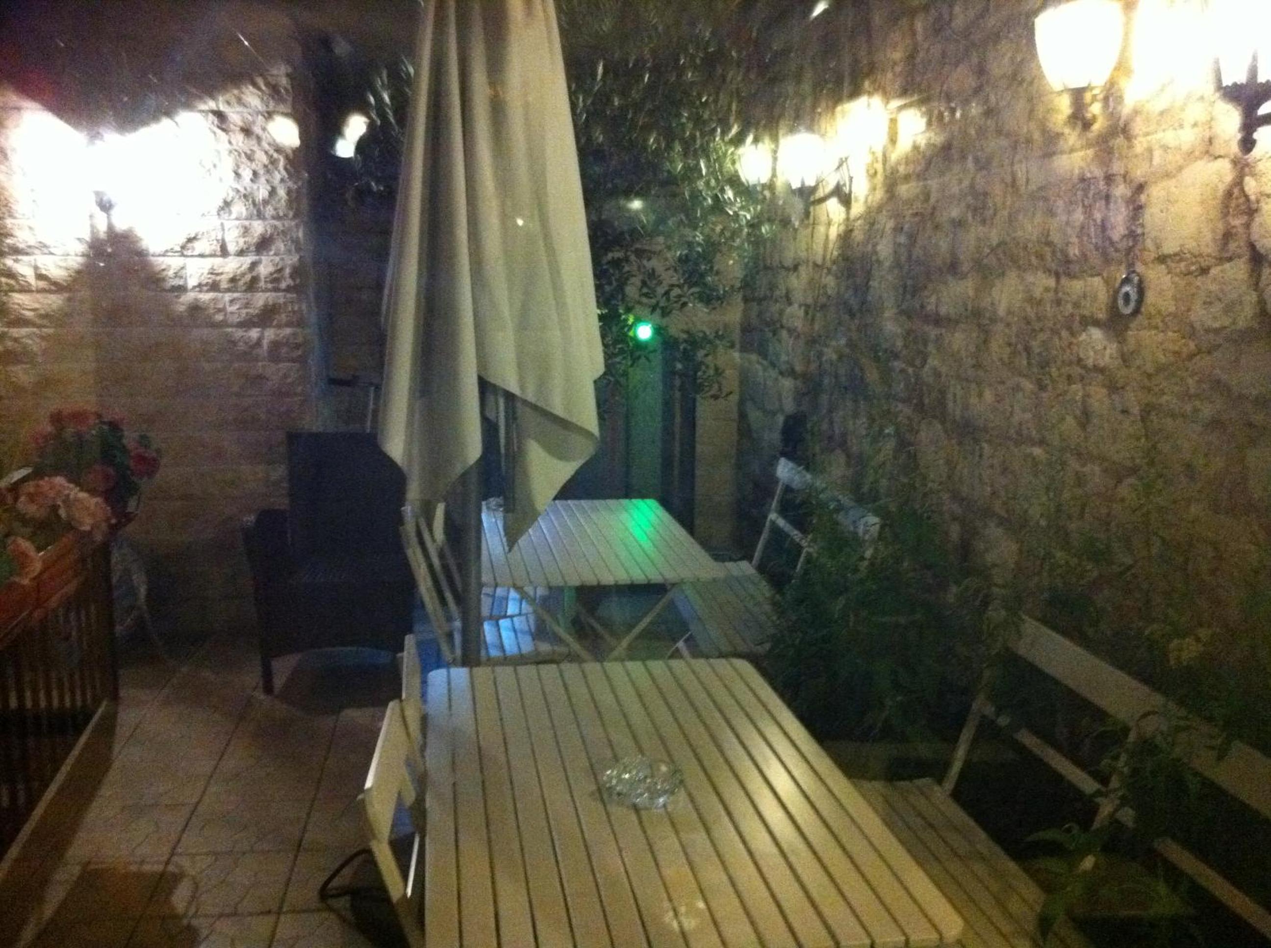 Double Room with Private Bathroom - Photo 14