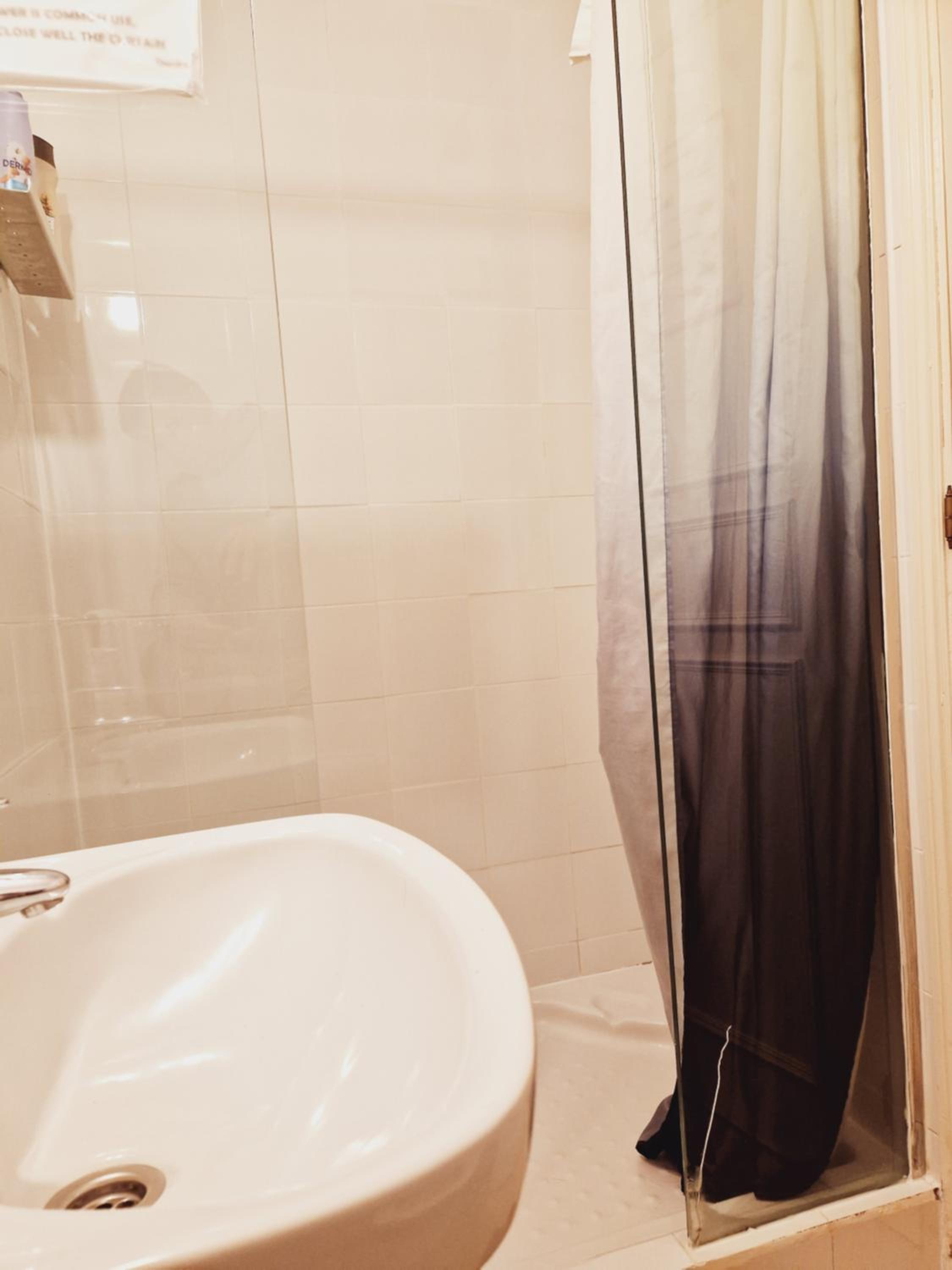 Single Room with Shared Bathroom photo 3