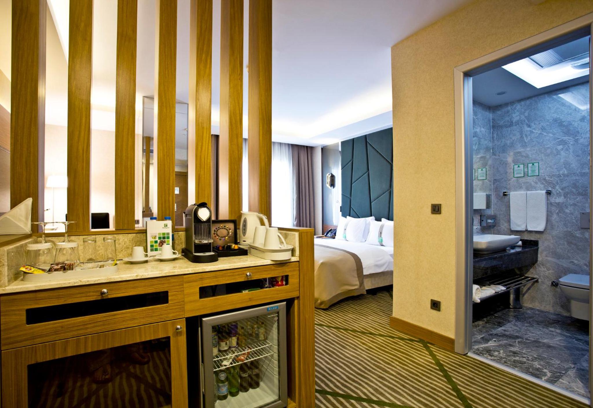 Standard King Room - Non-Smoking  photo 3