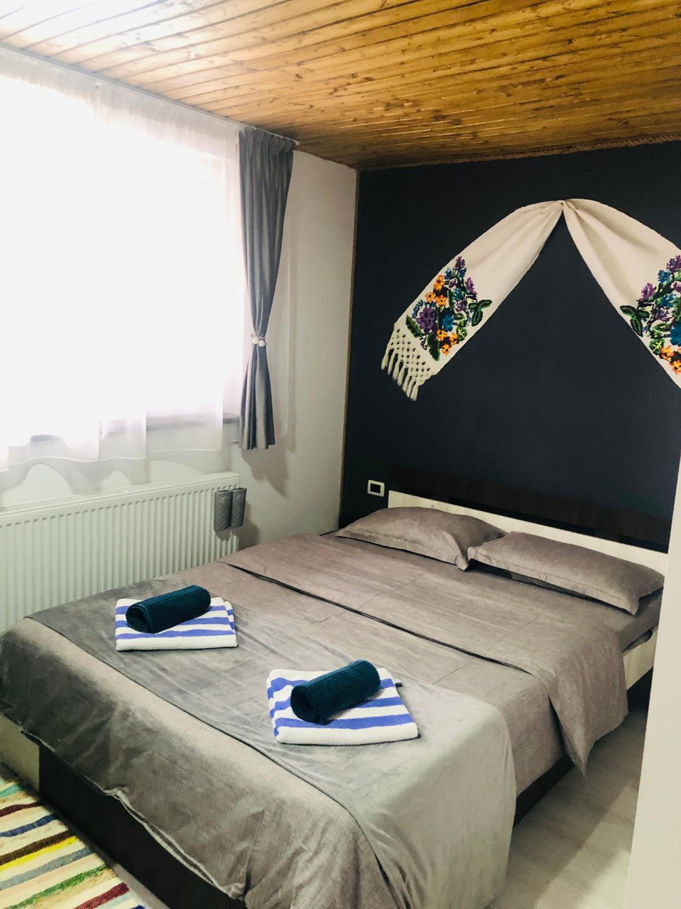 Deluxe Room (2 Adults + 1 Child) photo 1