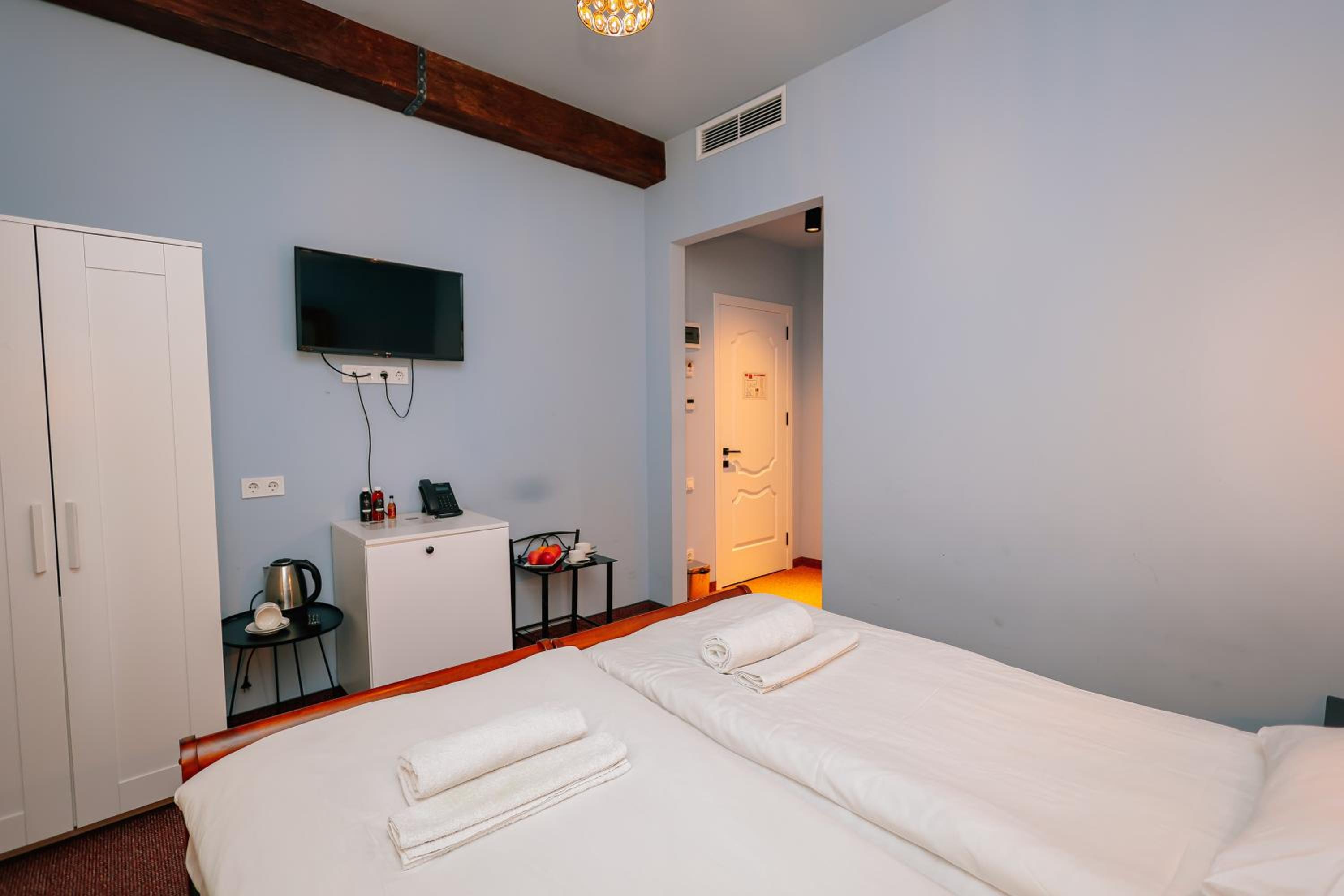 Standard Double or Twin Room - Photo 19