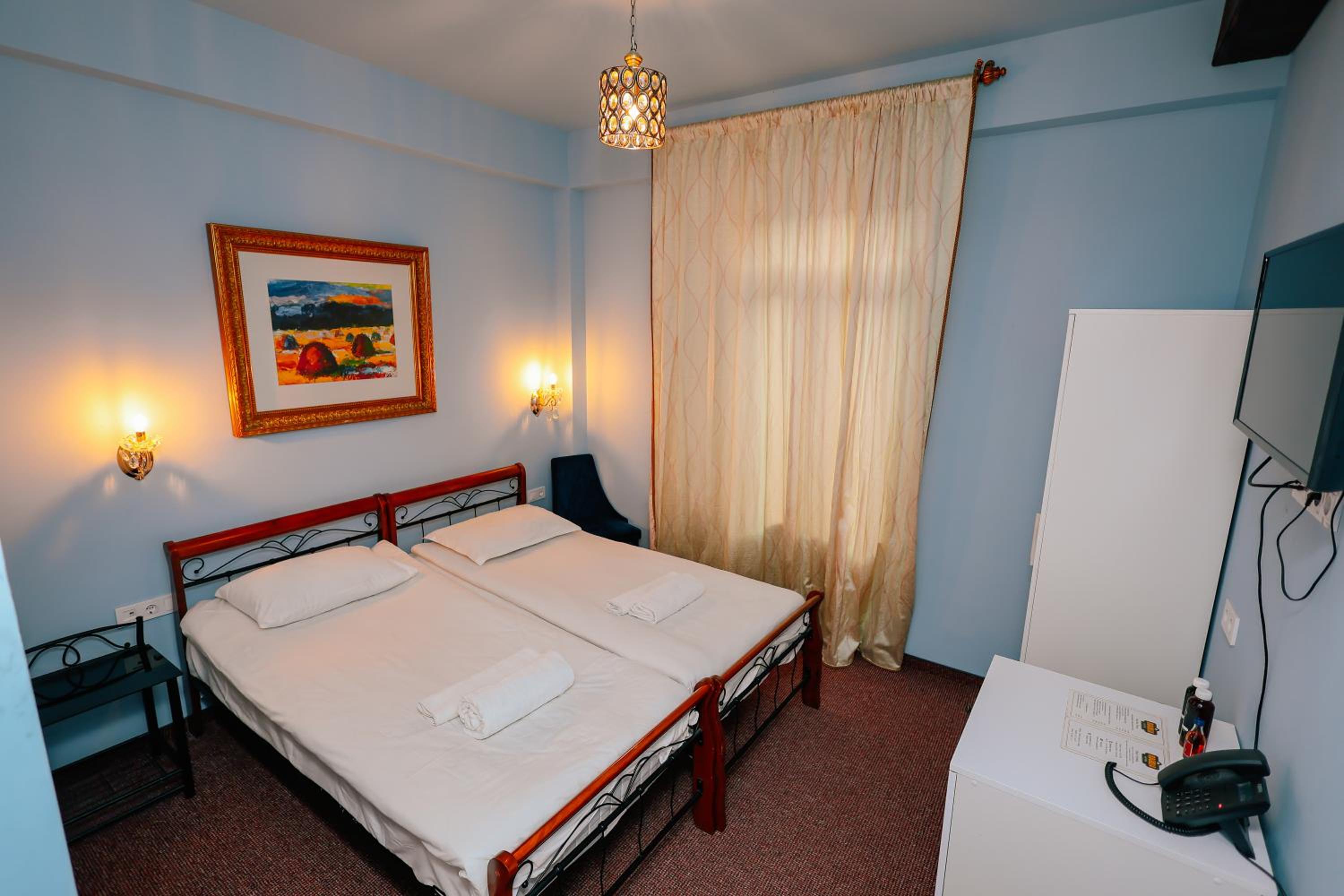 Standard Double or Twin Room - Photo 23