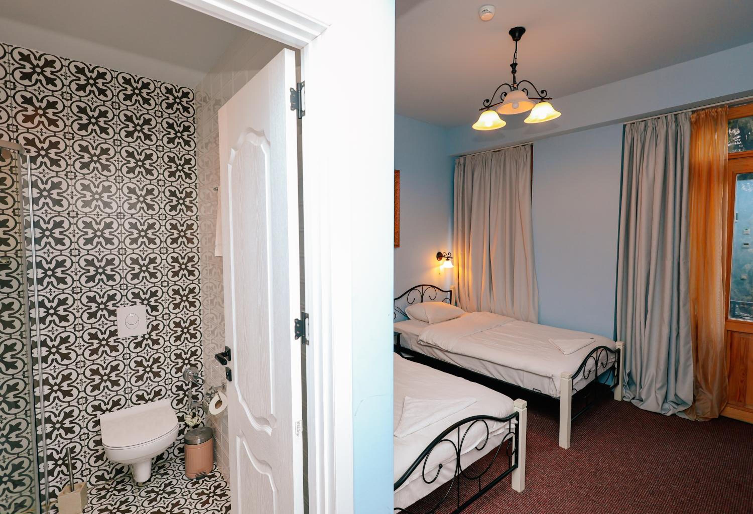 Standard Double or Twin Room - Photo 27