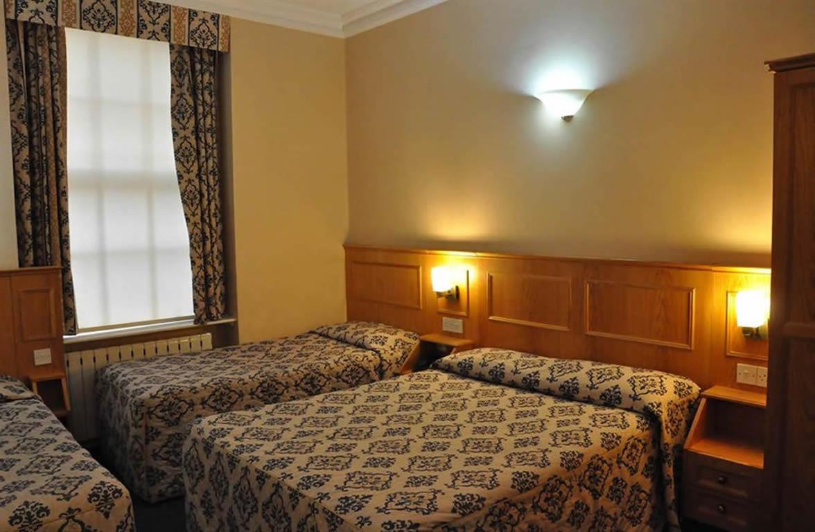 Triple Room with Bathroom photo 2