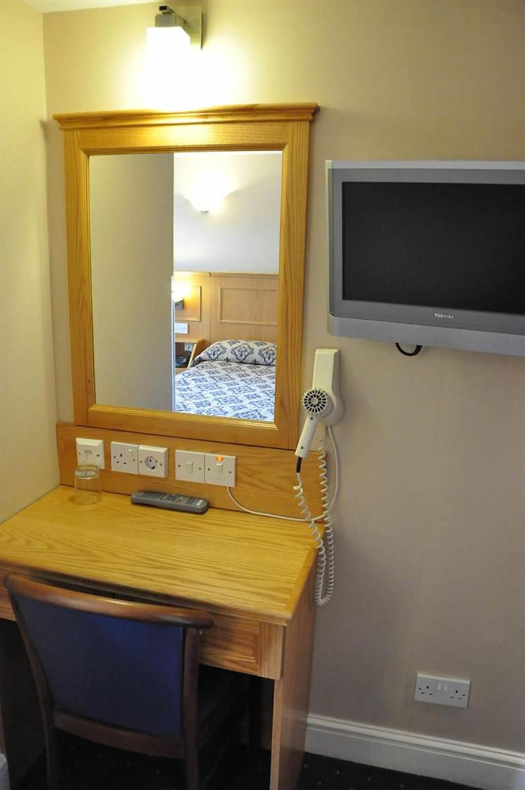 Single Room with Bathroom photo 1