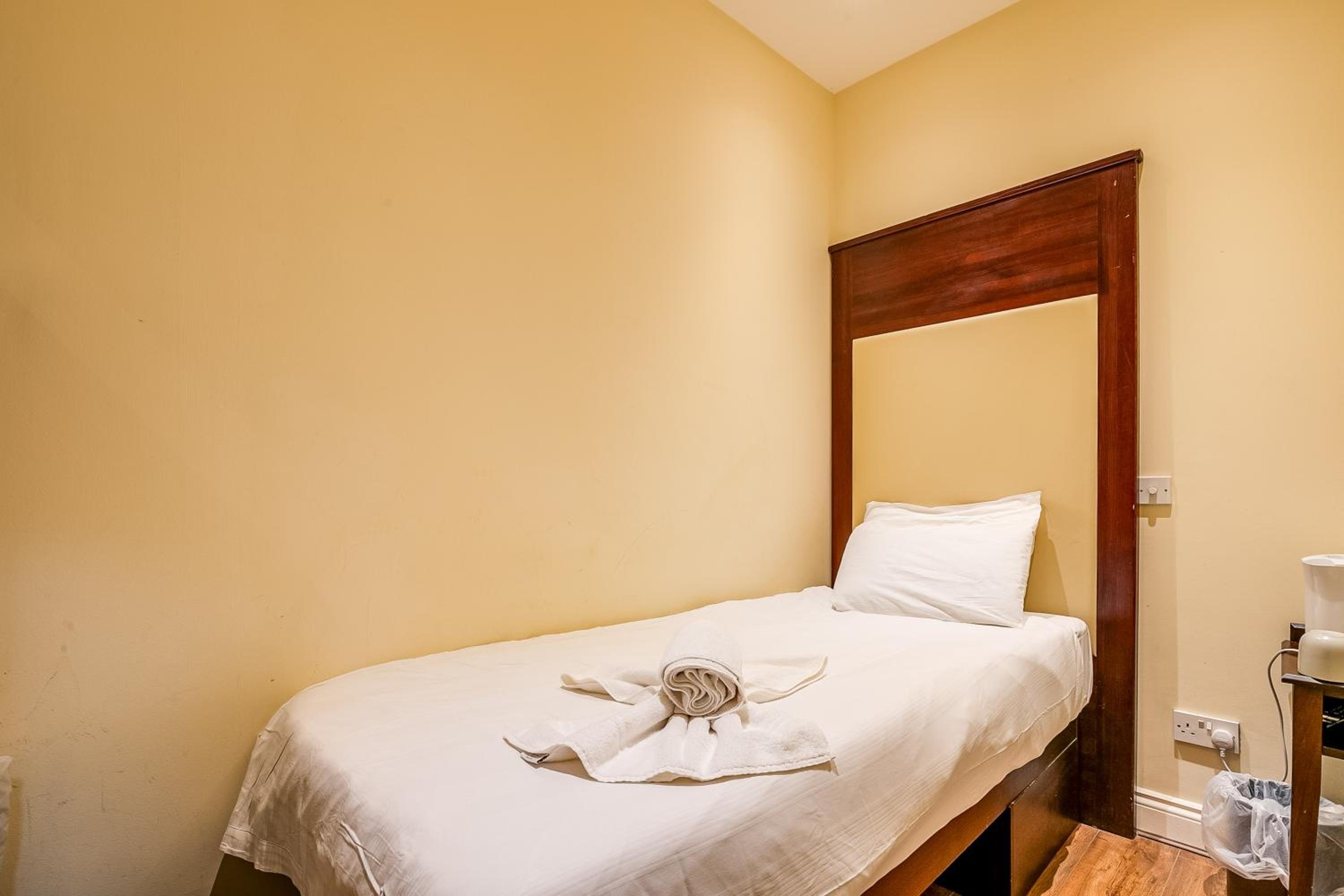 Single Room - No Window photo 1