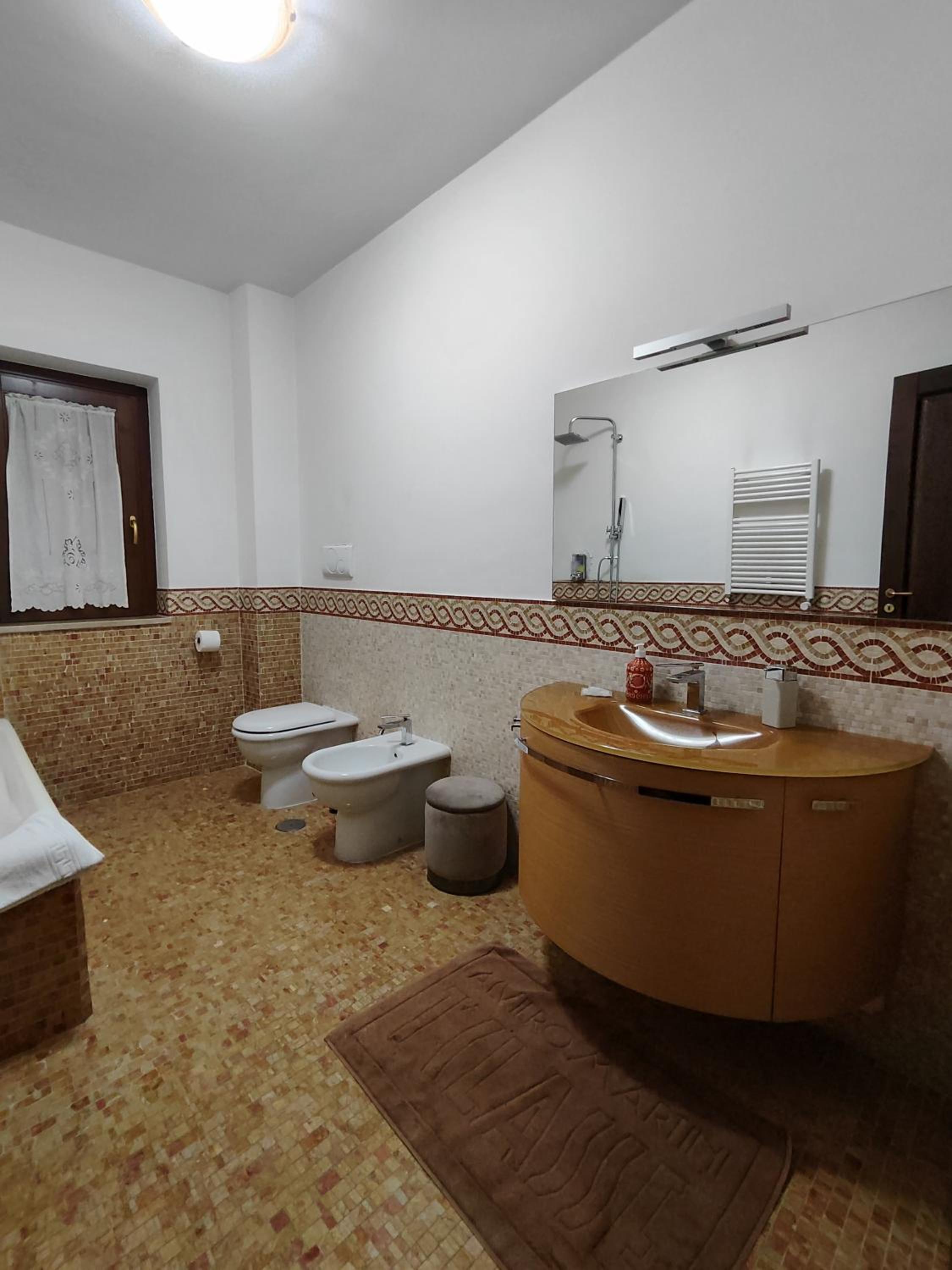 Family Room - Photo 2