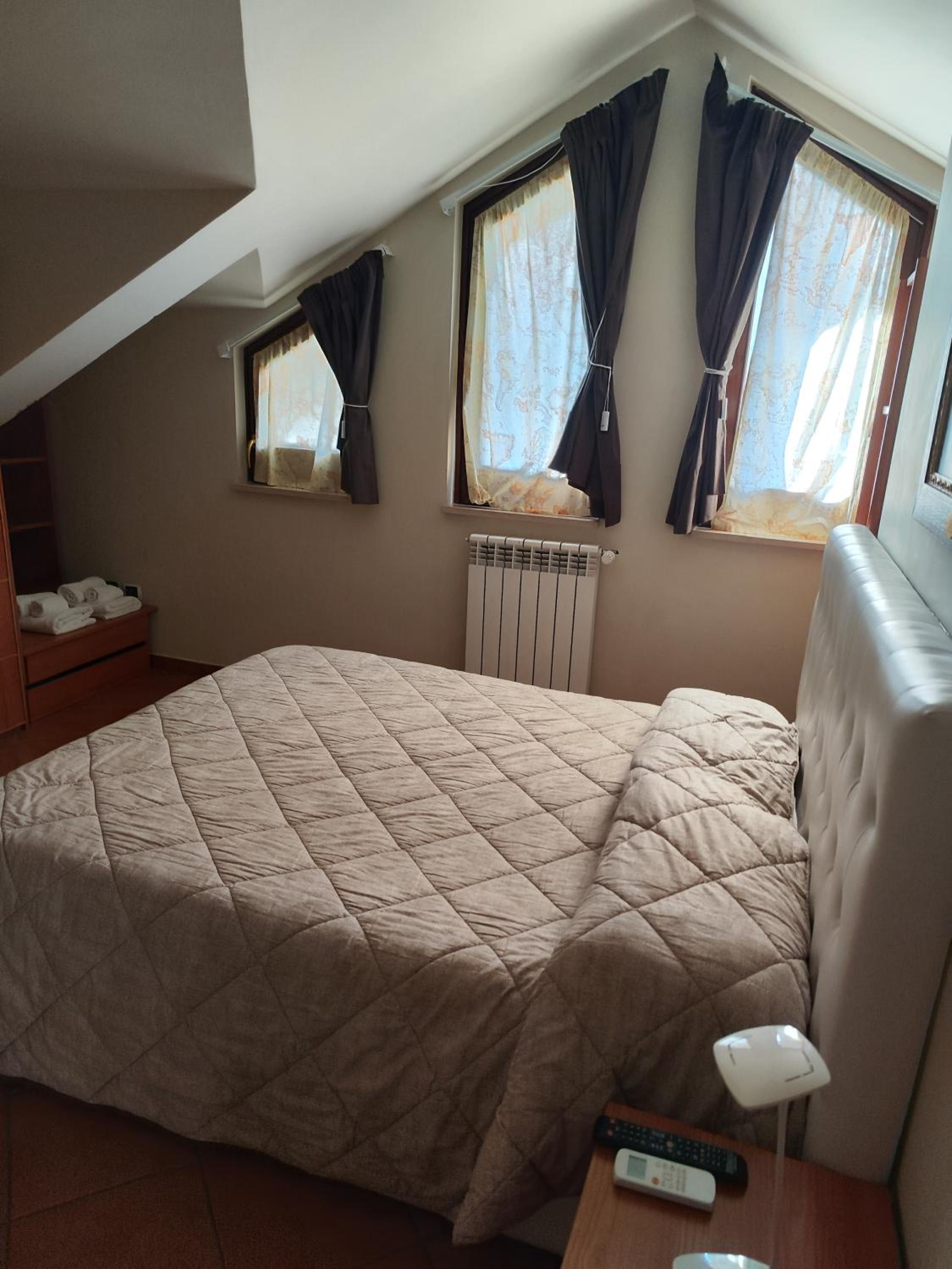 Standard Double Room - Photo 17