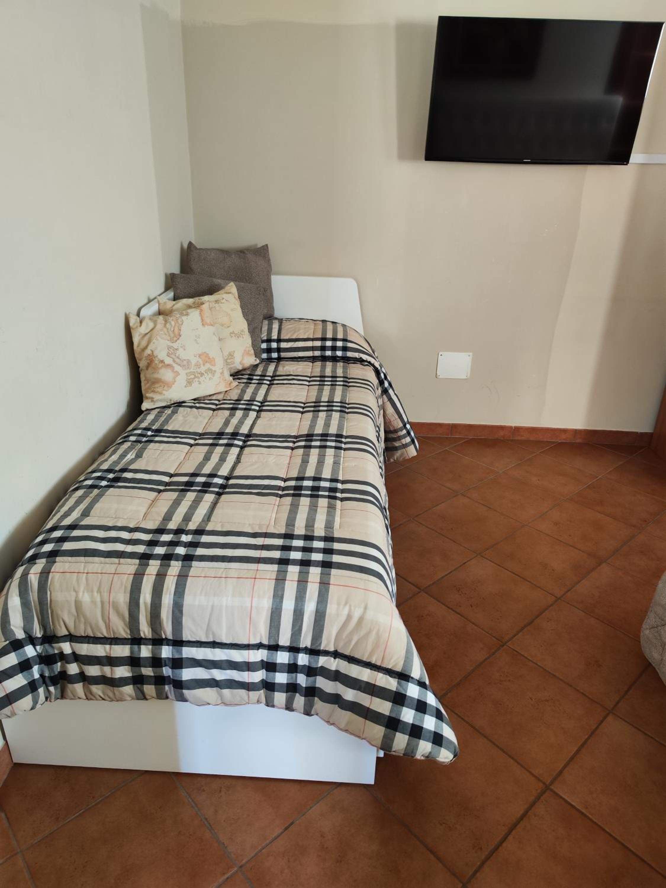 Standard Double Room - Photo 16