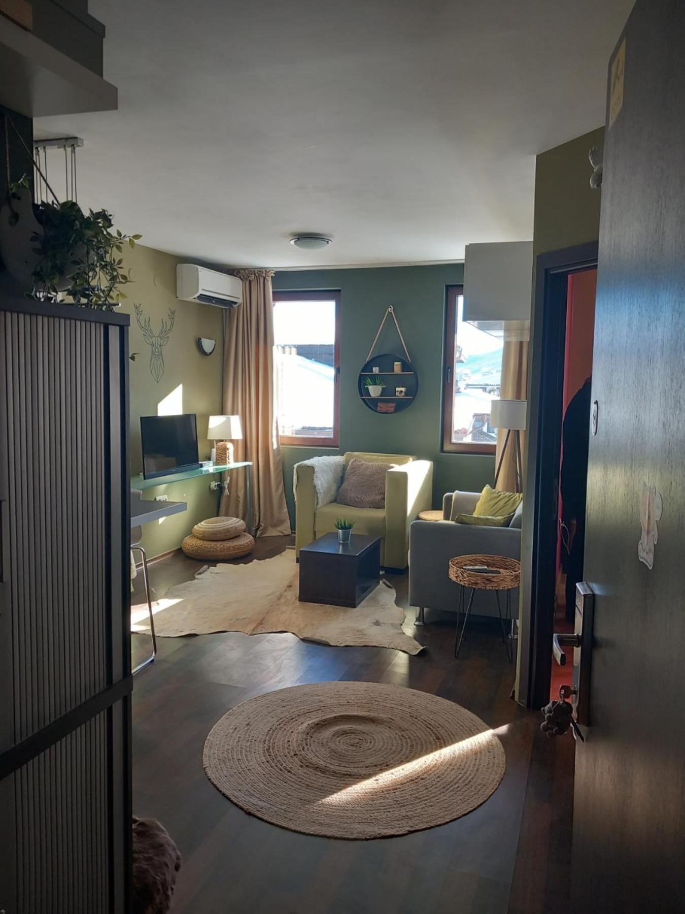 One-Bedroom Apartment photo 1