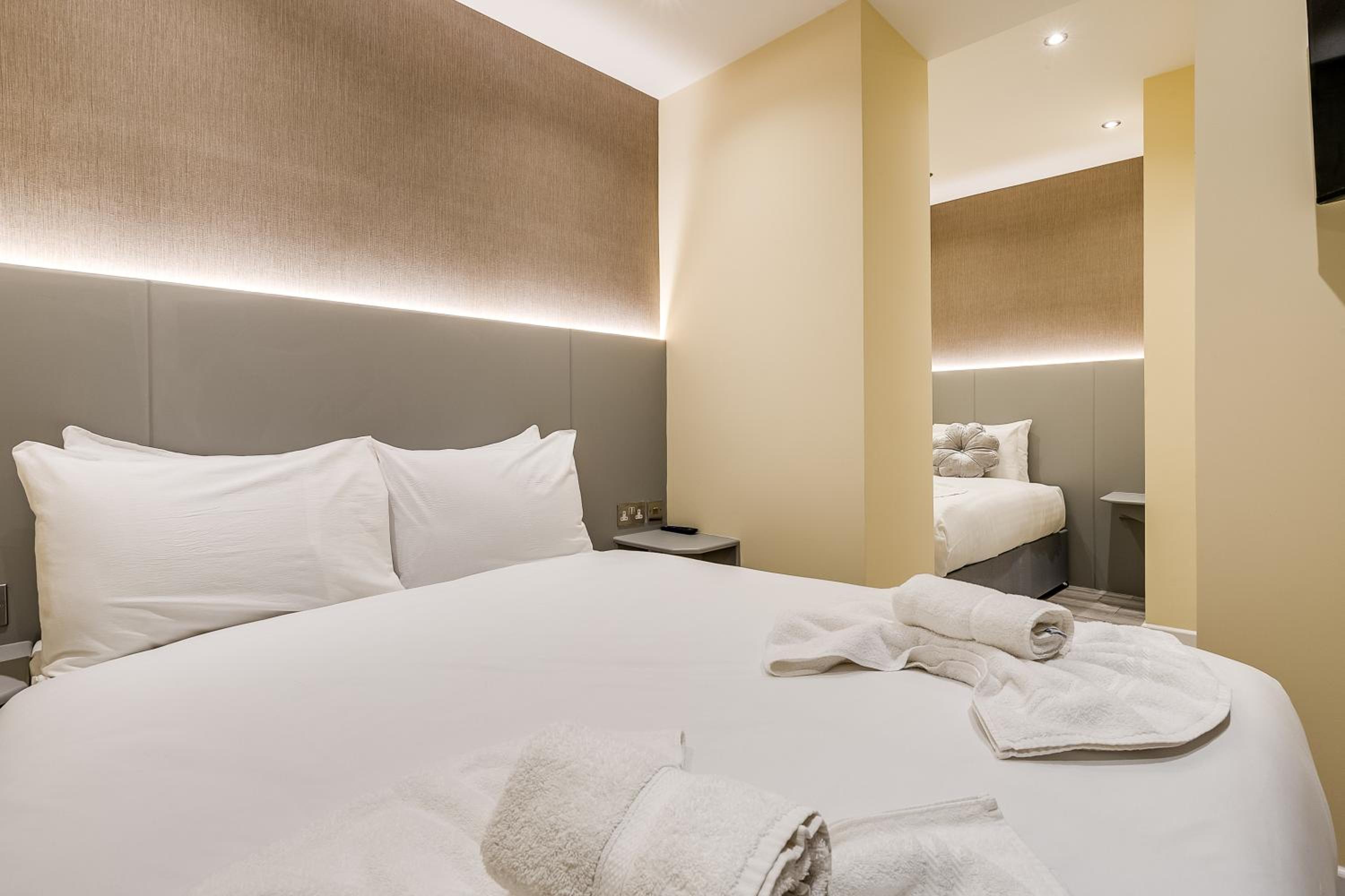 Luxury Triple Room photo 3
