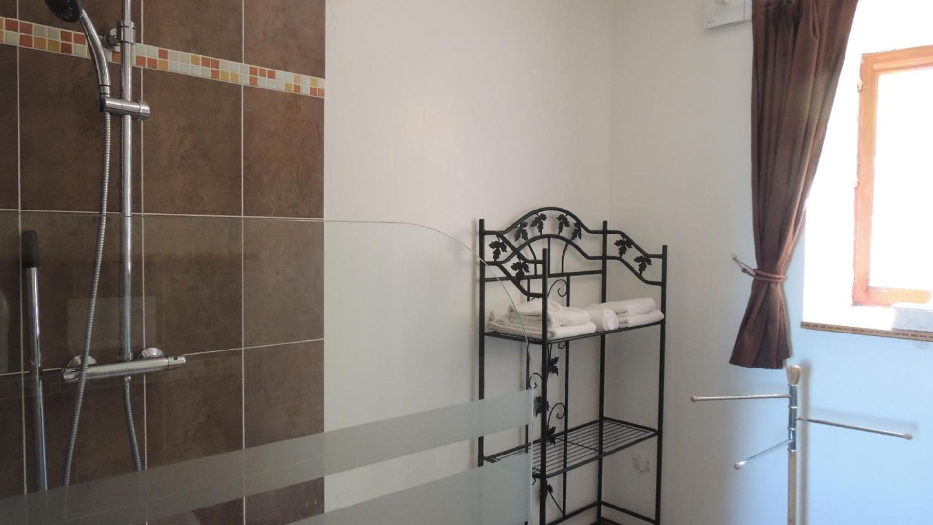 Double Room - Photo 6