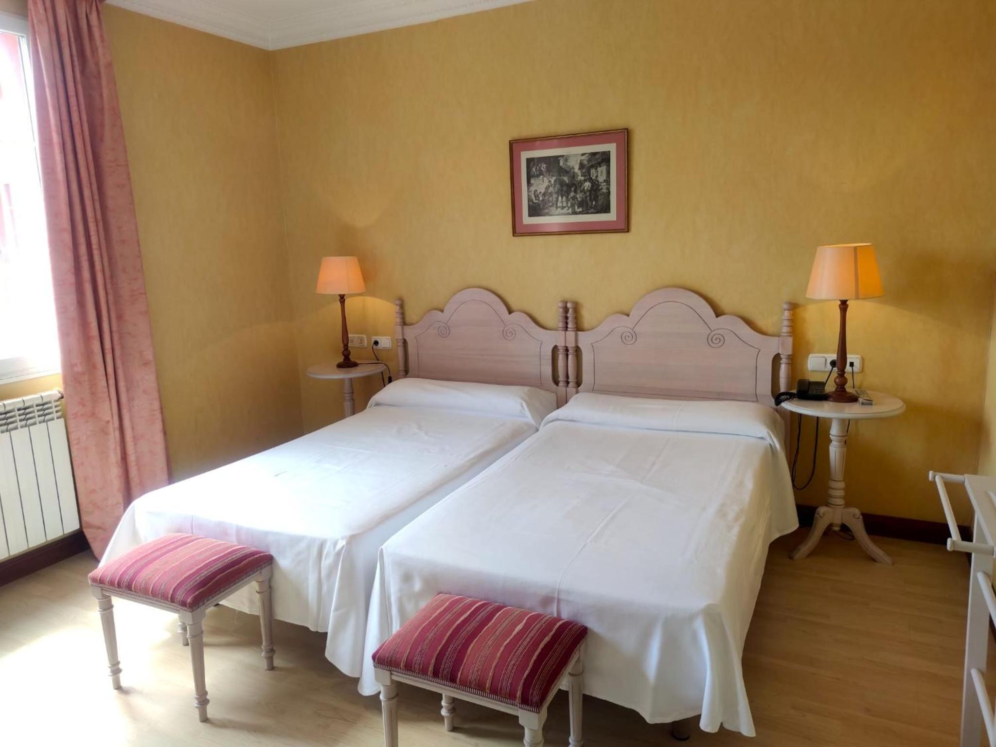 Twin Room - Photo 1