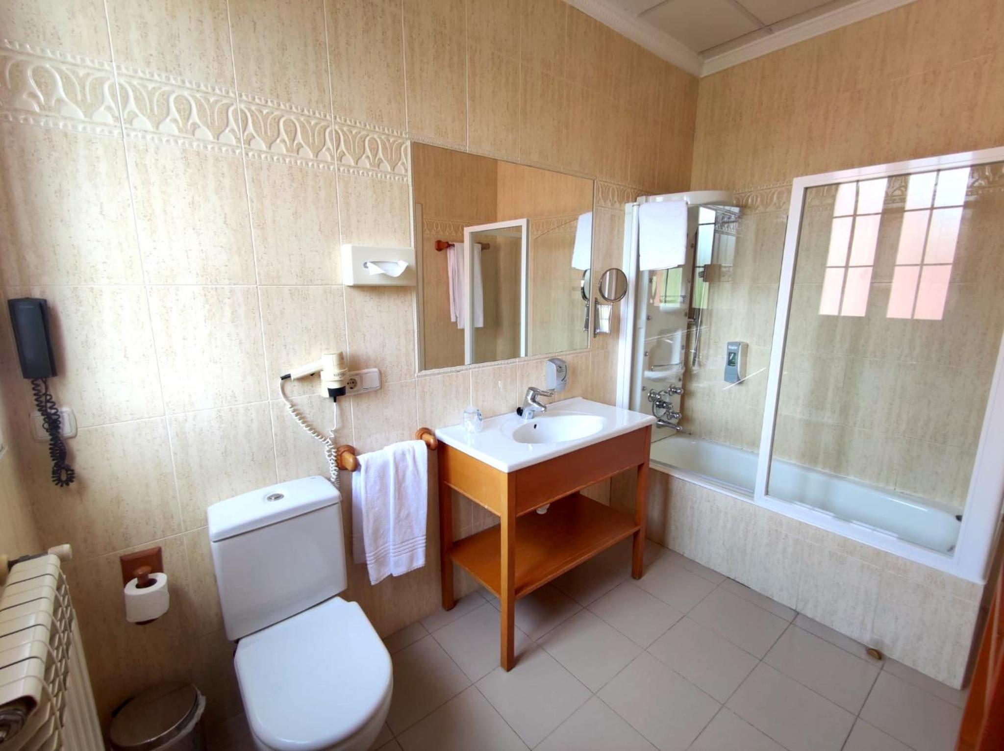Twin Room - Photo 6