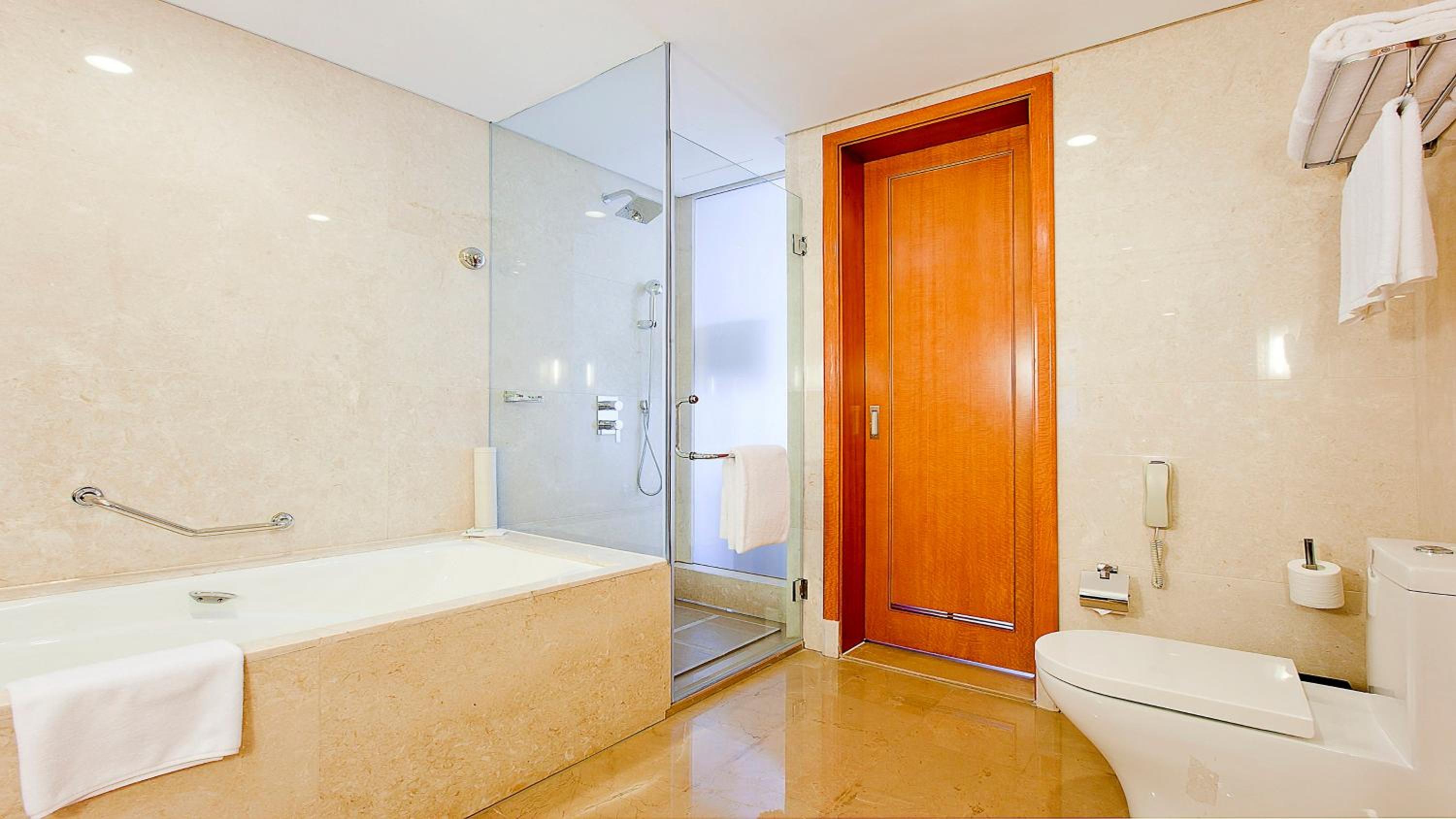 One-Bedroom King Suite photo 2
