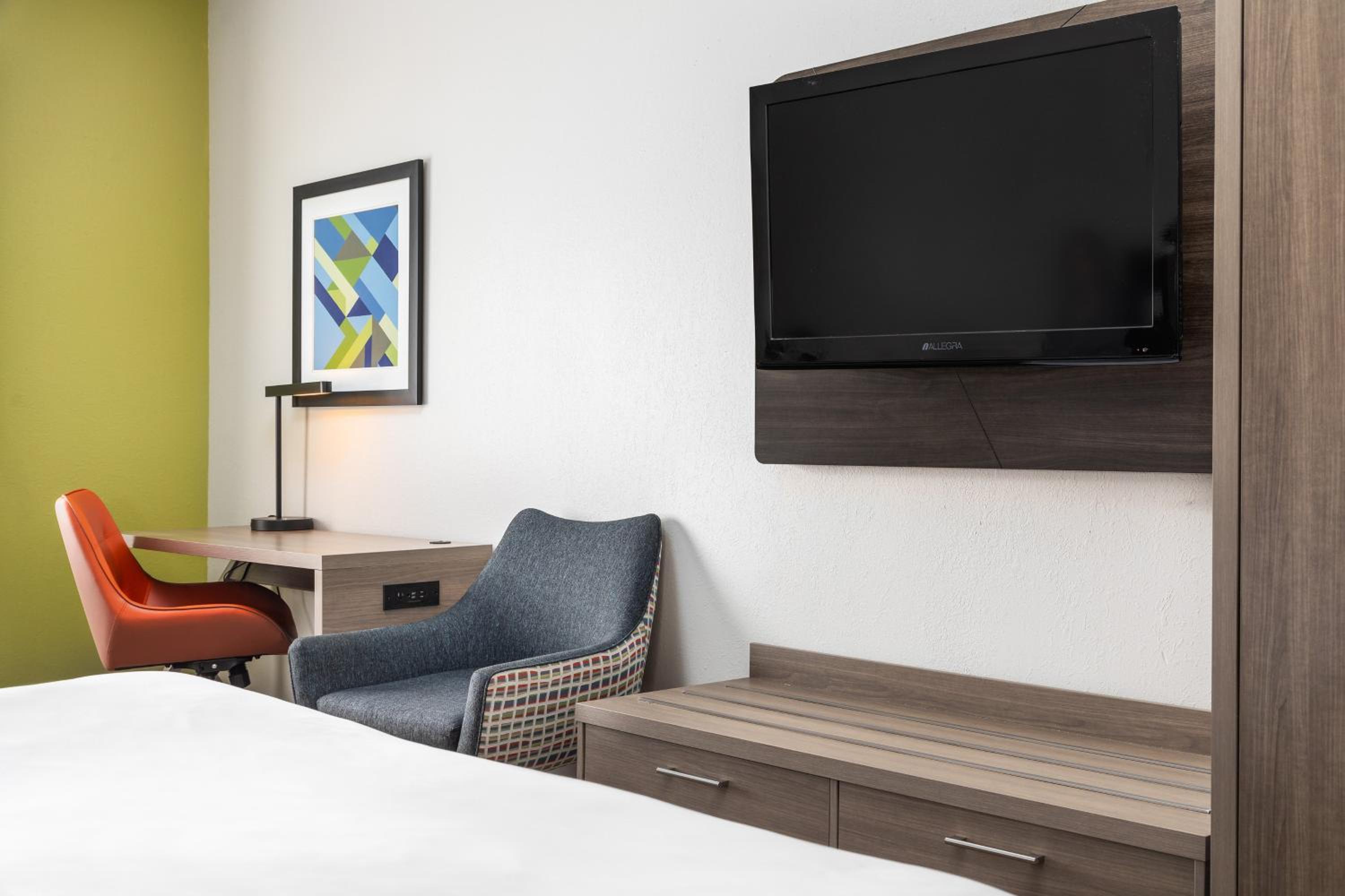 Standard King Room - Photo 5