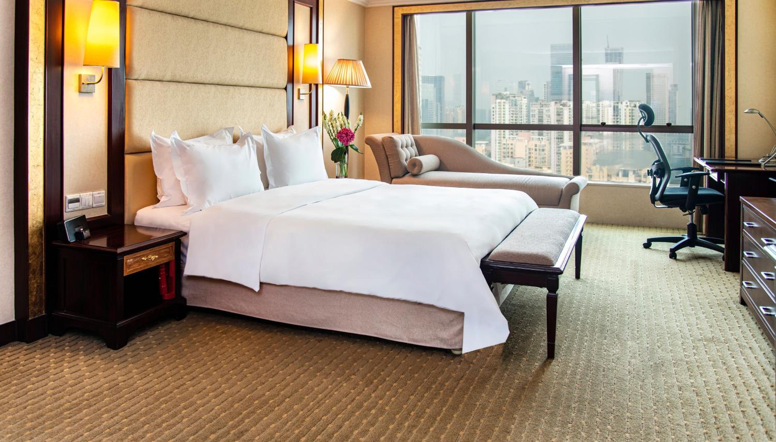 One-Bedroom Suite - Photo 7