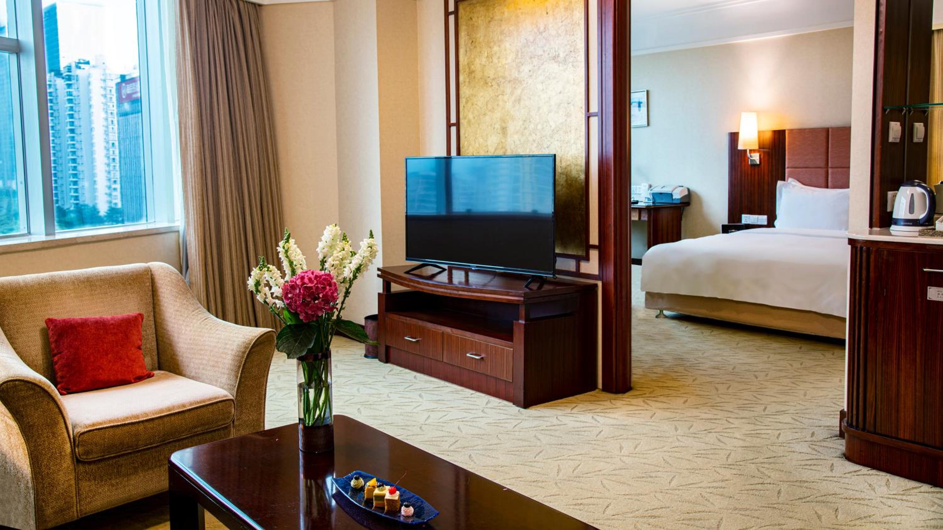 One-Bedroom Suite Lounge Access