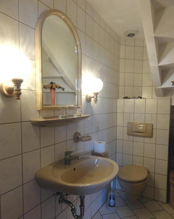 Apartment with Balcony - Photo 4