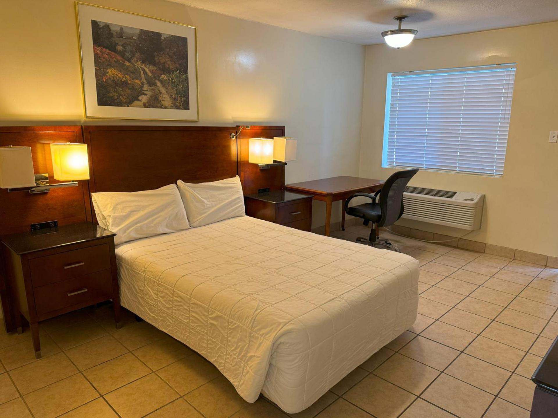 Queen Room photo 1