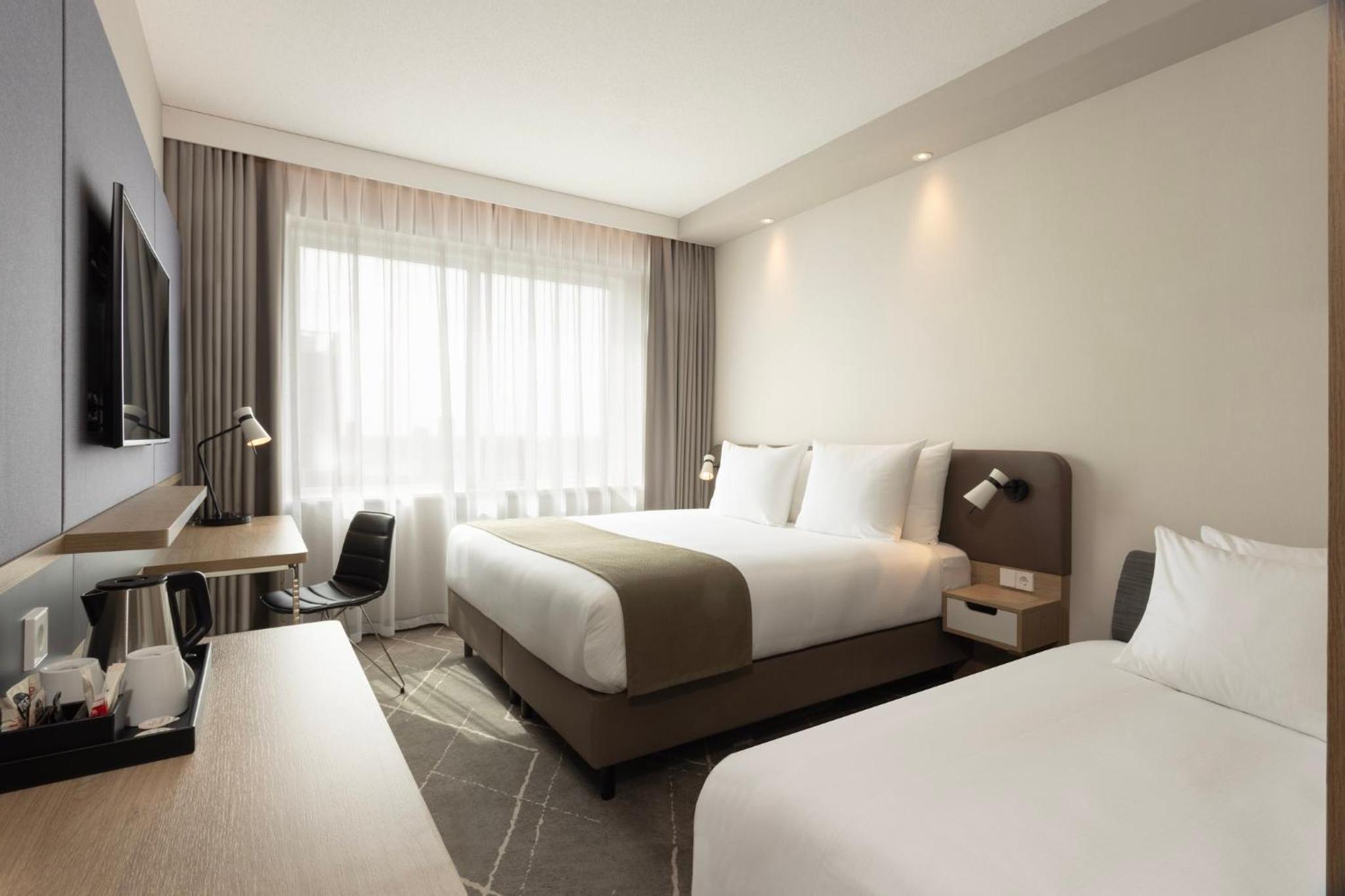 Standard King Room with Sofa Bed - High Floor - Photo 9