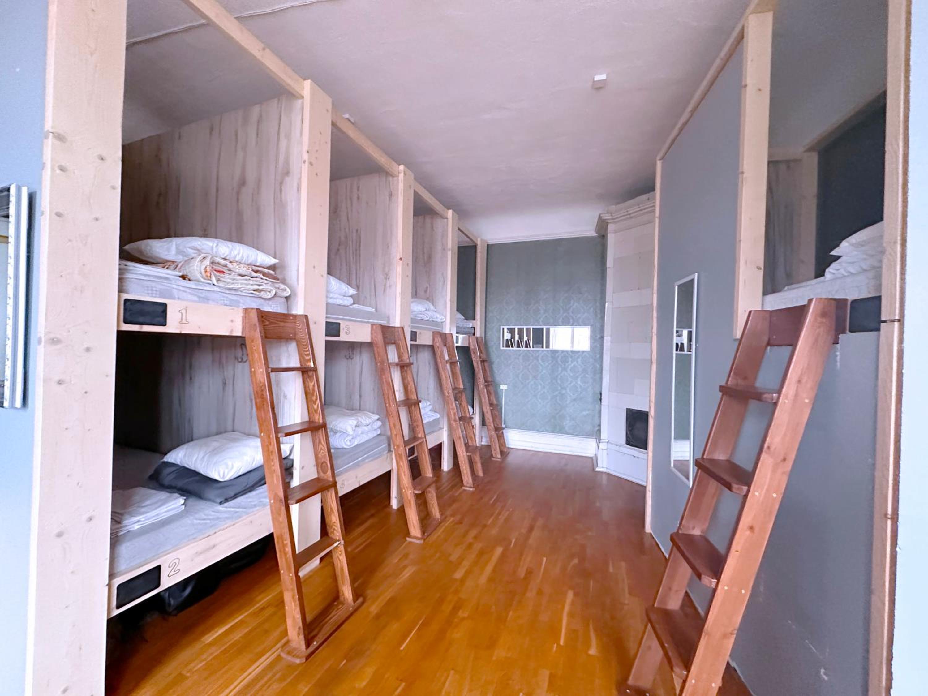 10-Bed Private Room photo 2