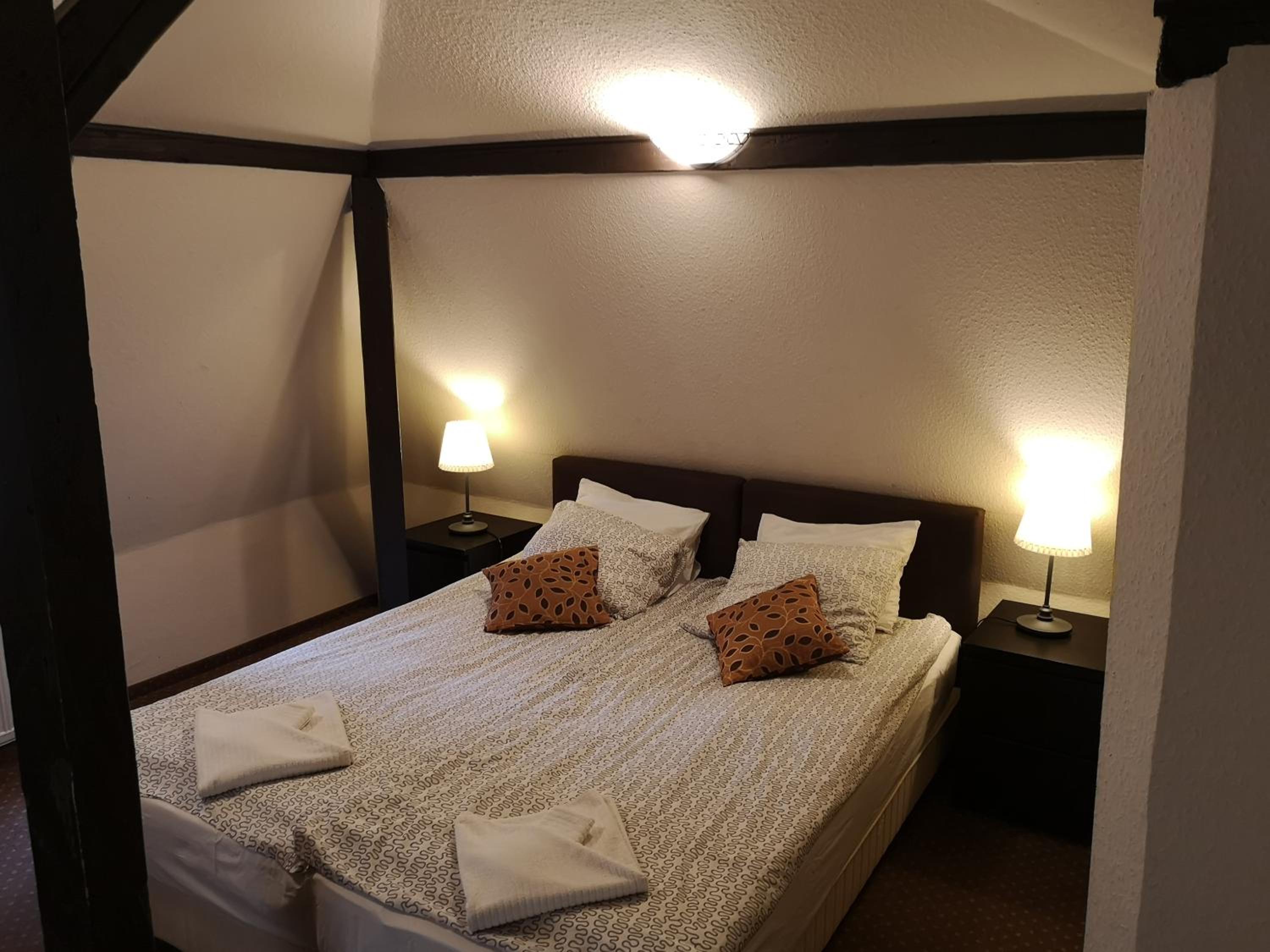 Standard Double or Twin Room - Photo 5