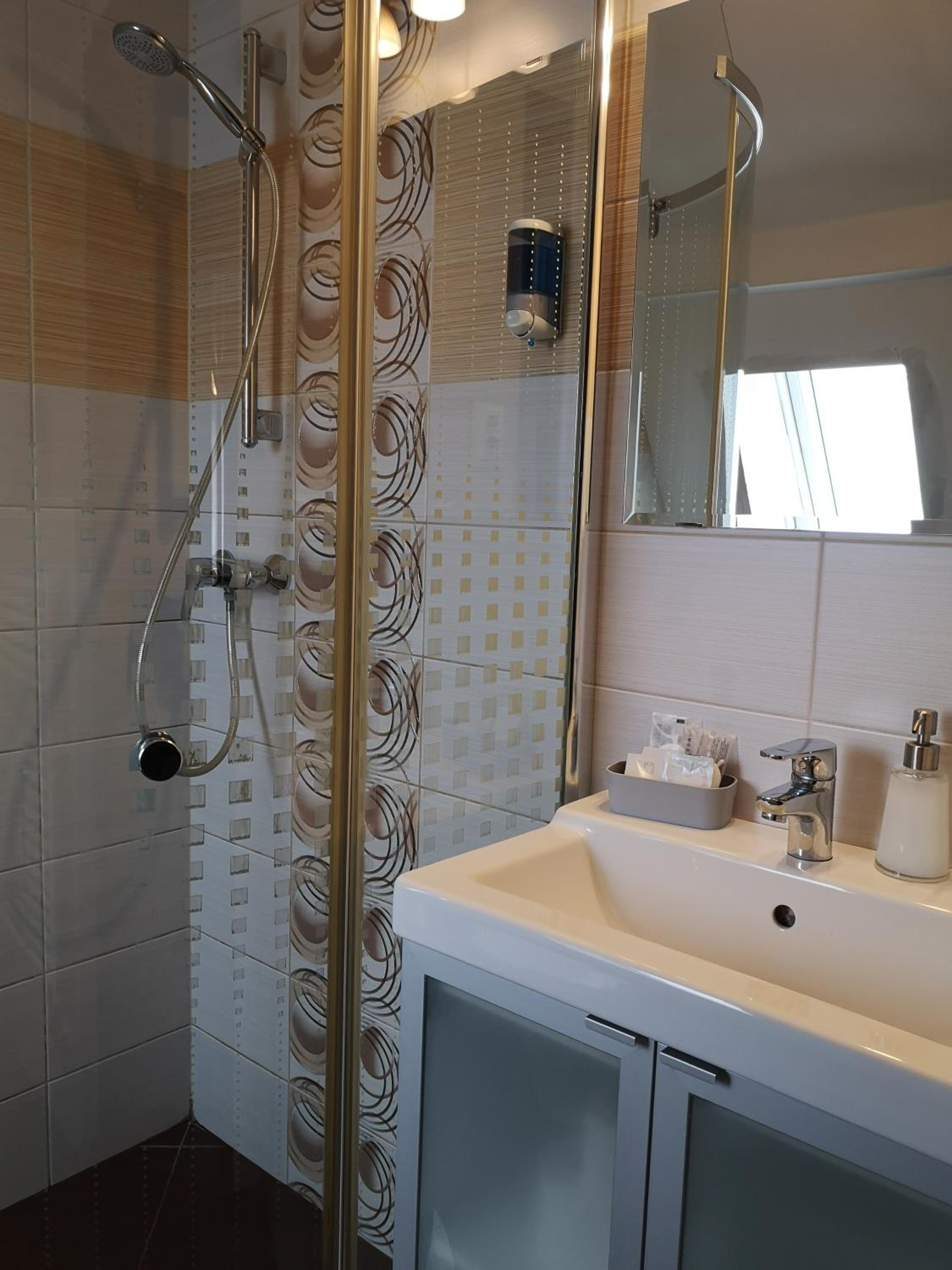 Standard Double or Twin Room - Photo 6