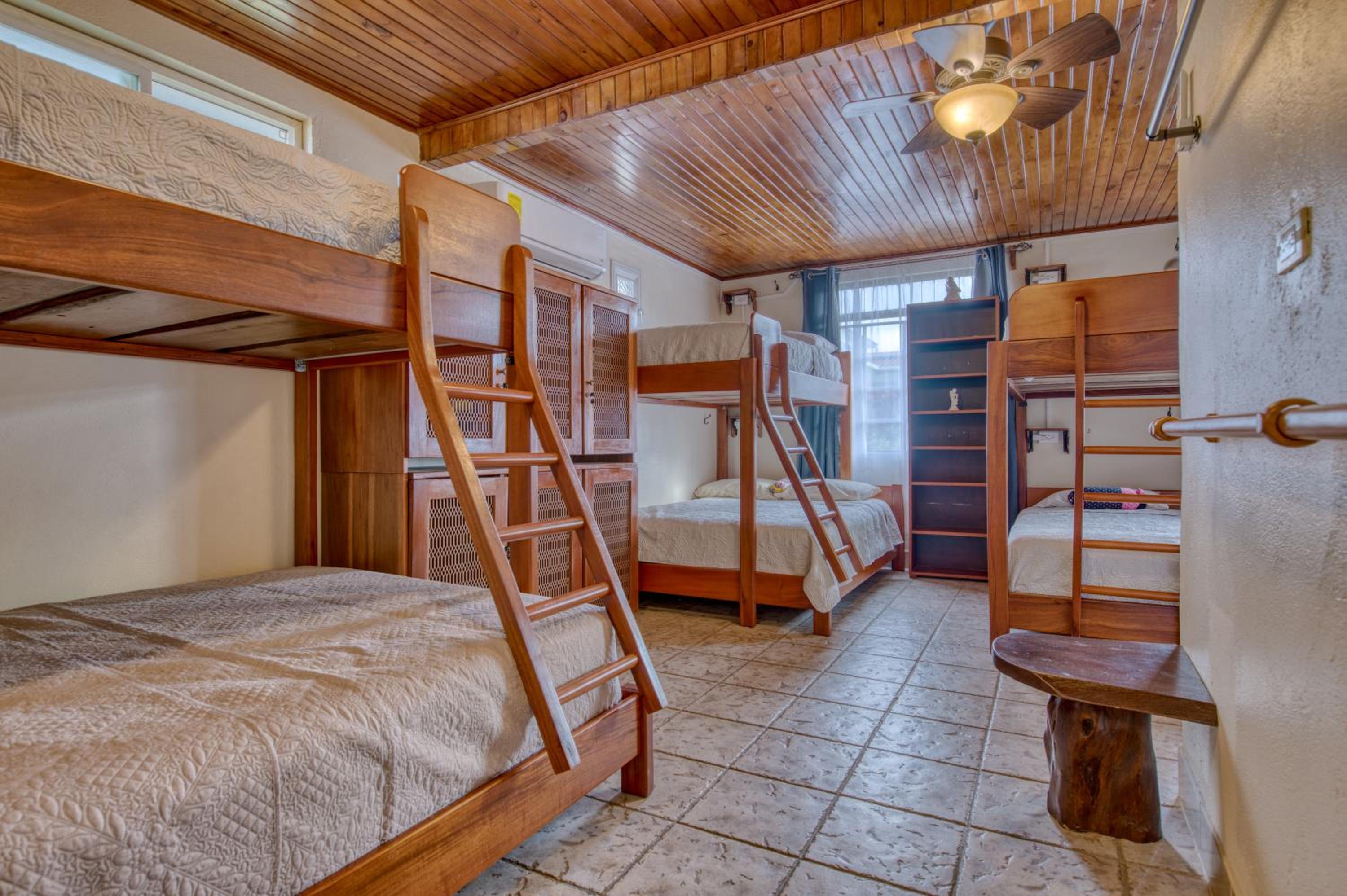 Mixed Dormitory Room