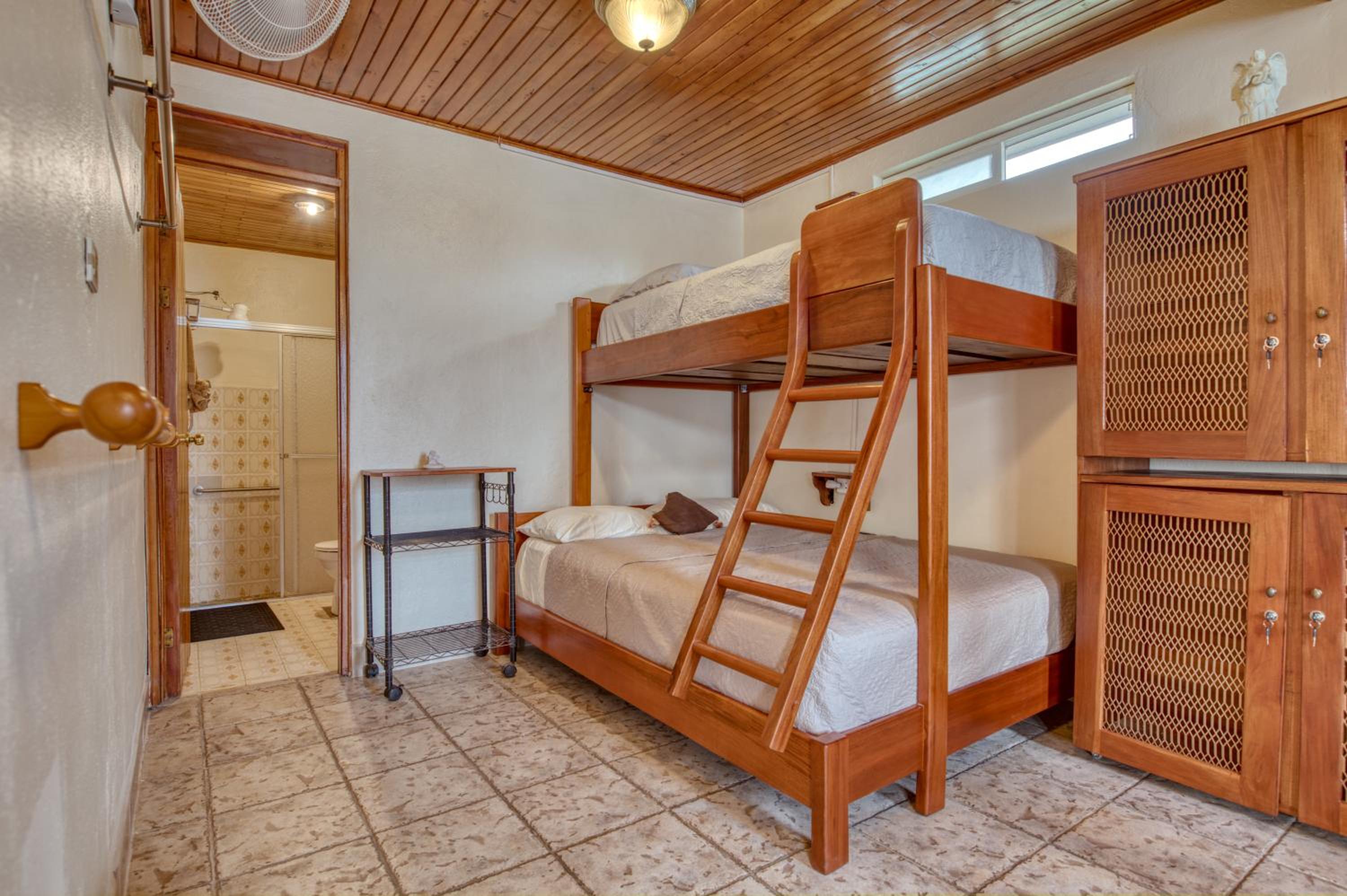 Mixed Dormitory Room photo 3