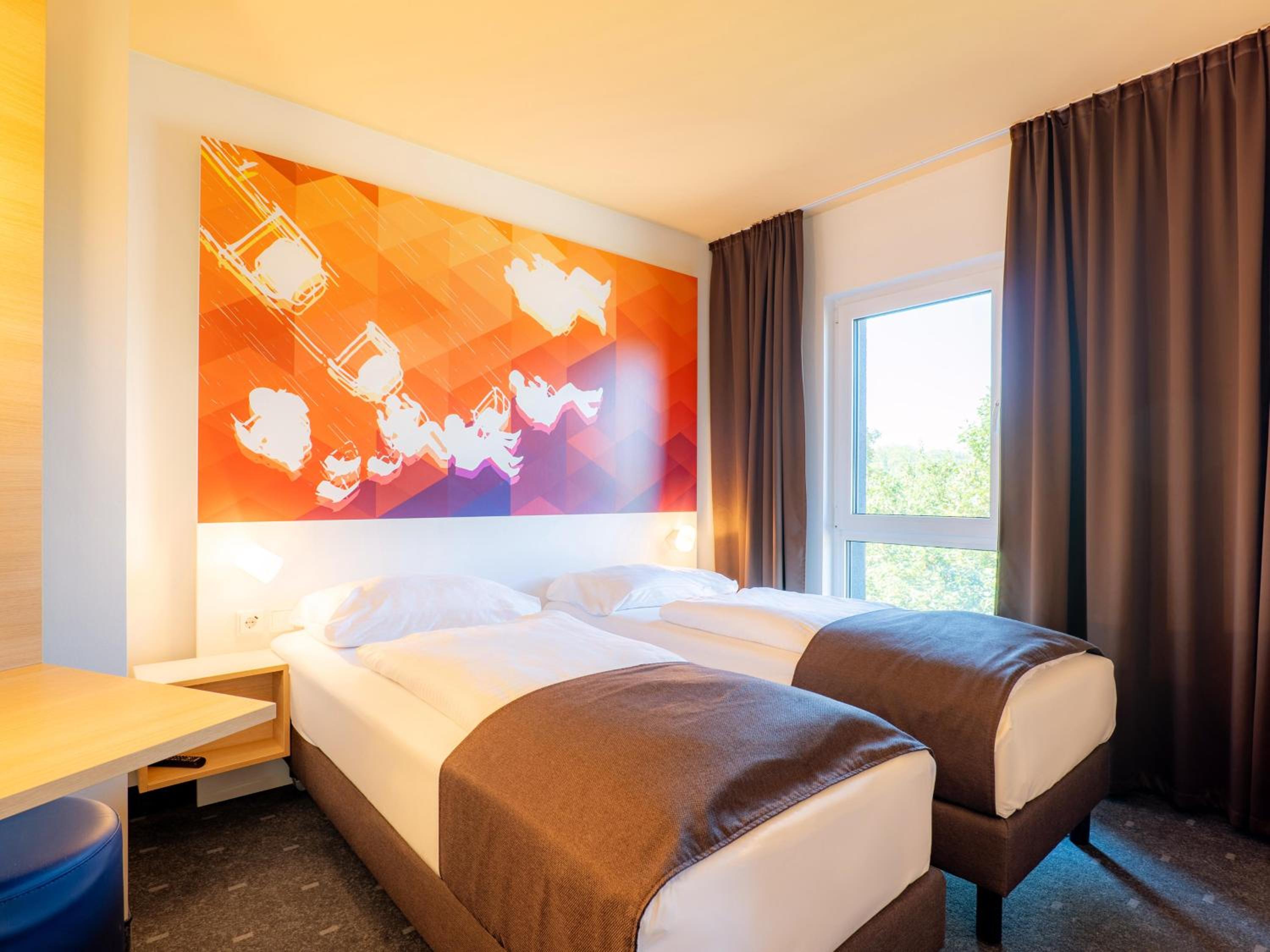 Twin Room thumbnail 5