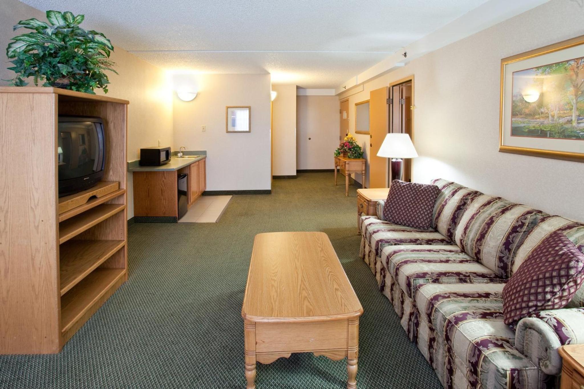 Two-Bedroom Suite - Photo 3