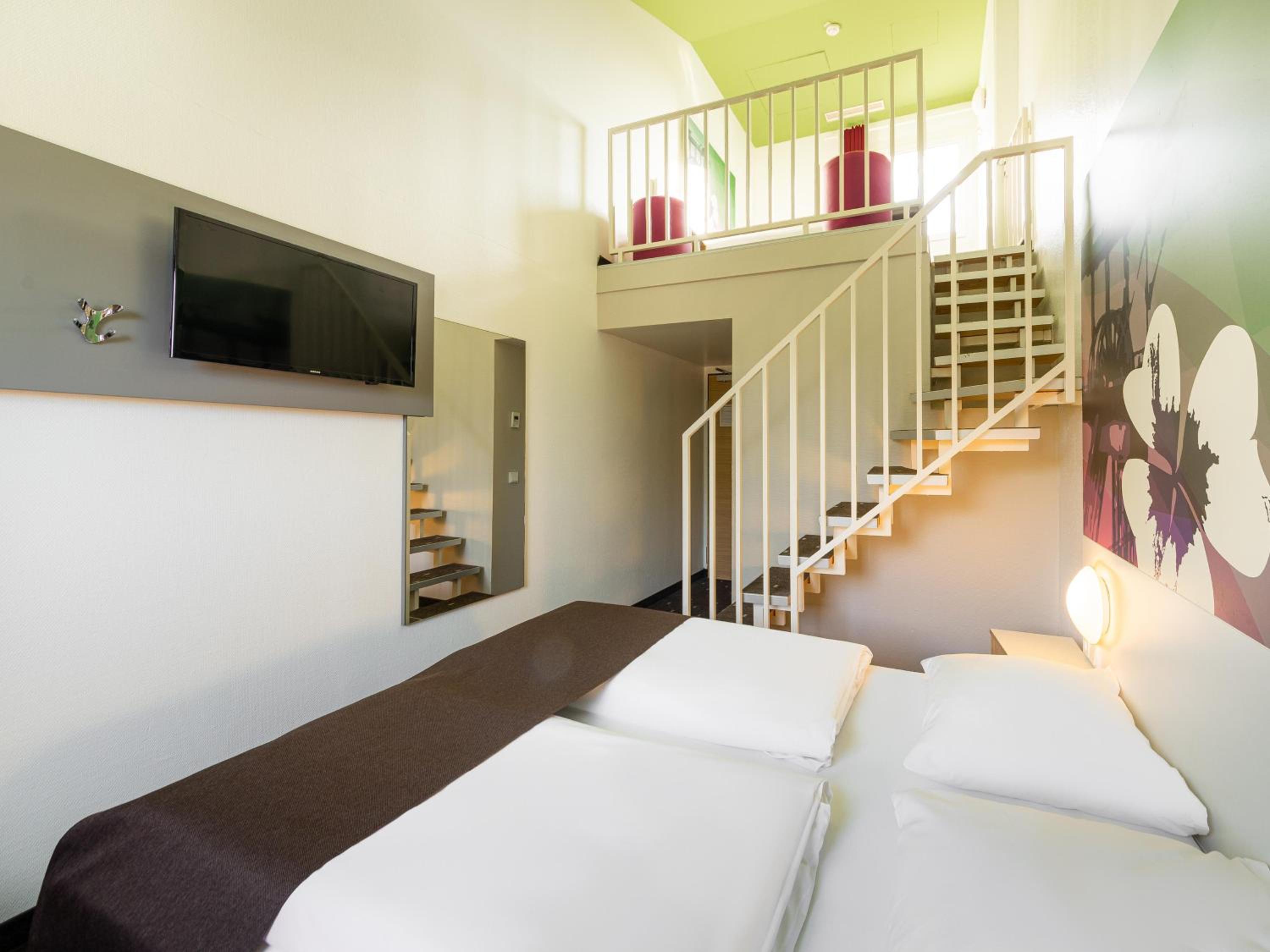 Family Room - Photo 3