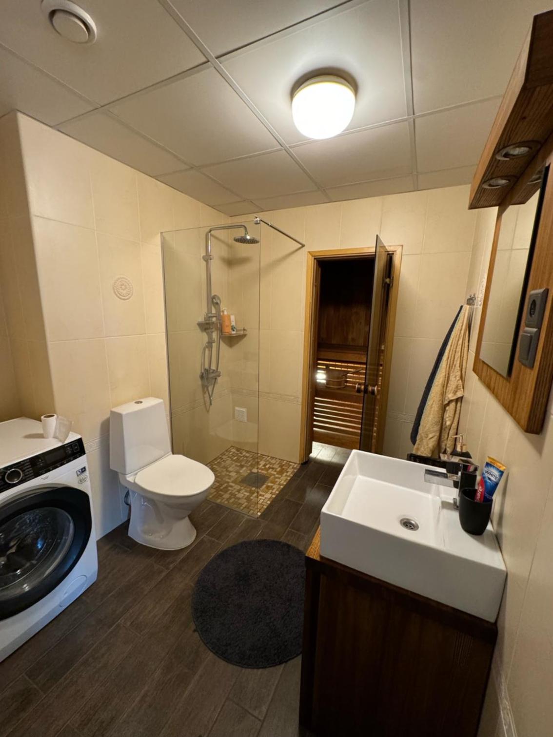 One-Bedroom Apartment photo 2