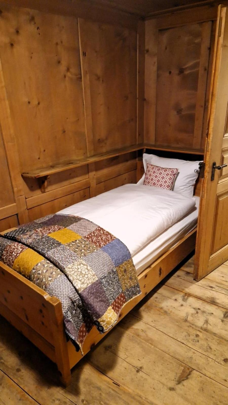 Single Room with Private Bathroom photo 2
