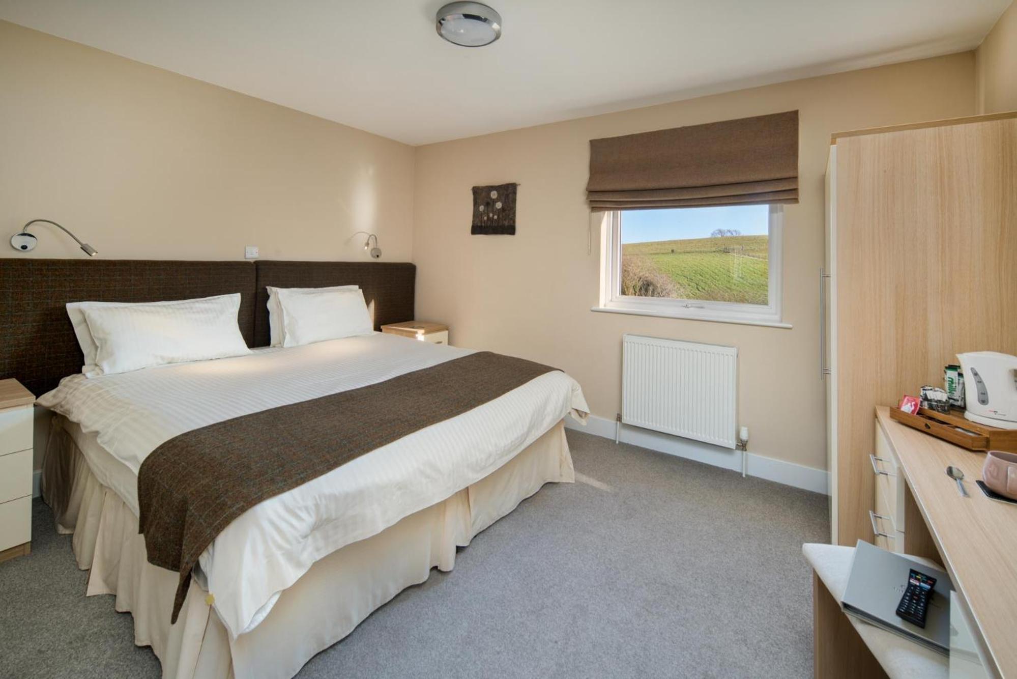 Five-Bedroom House photo 1