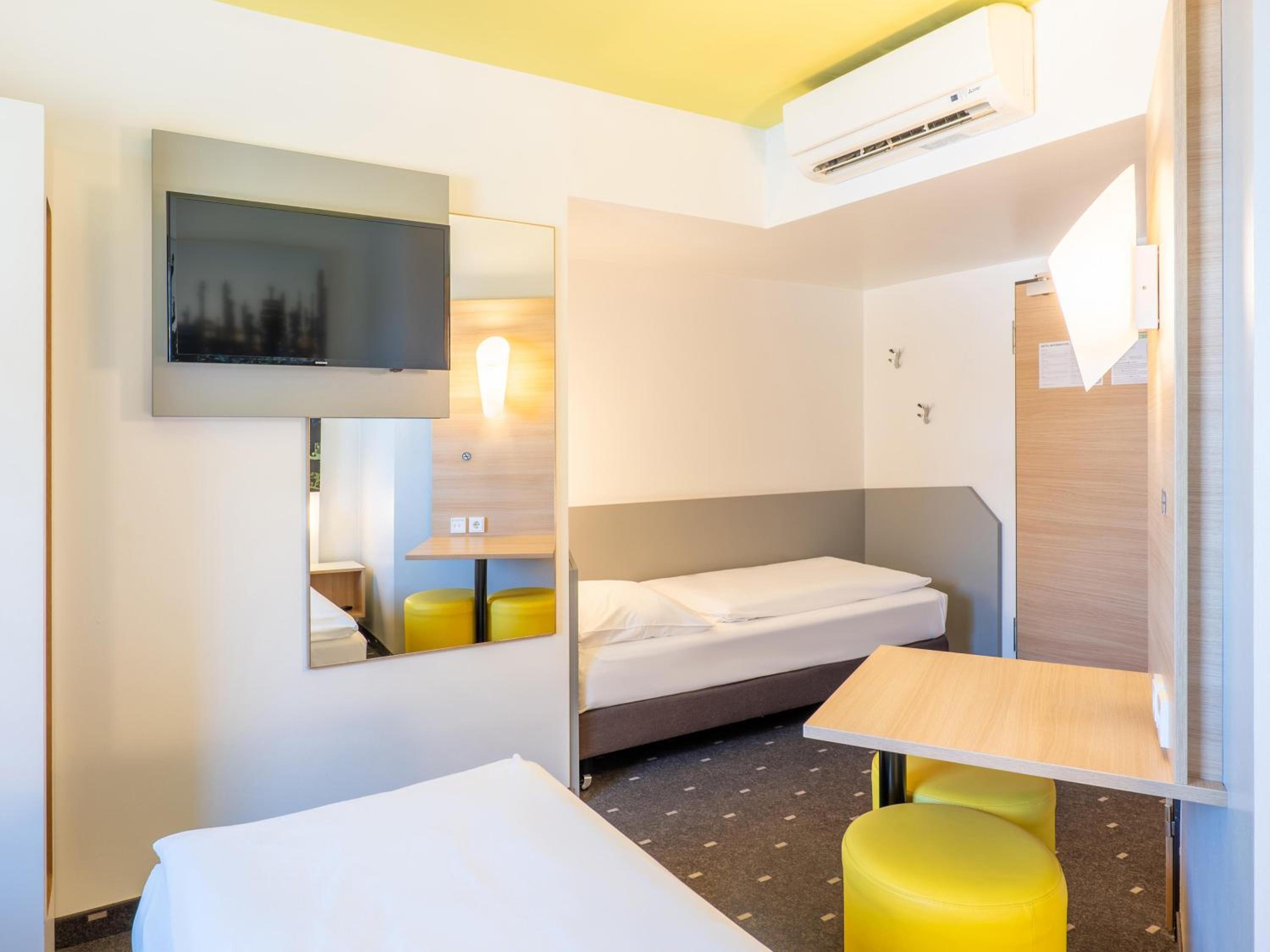 Triple Room thumbnail 5