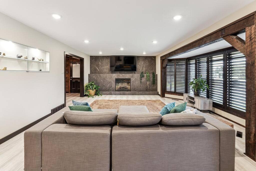 Three-Bedroom House photo 3