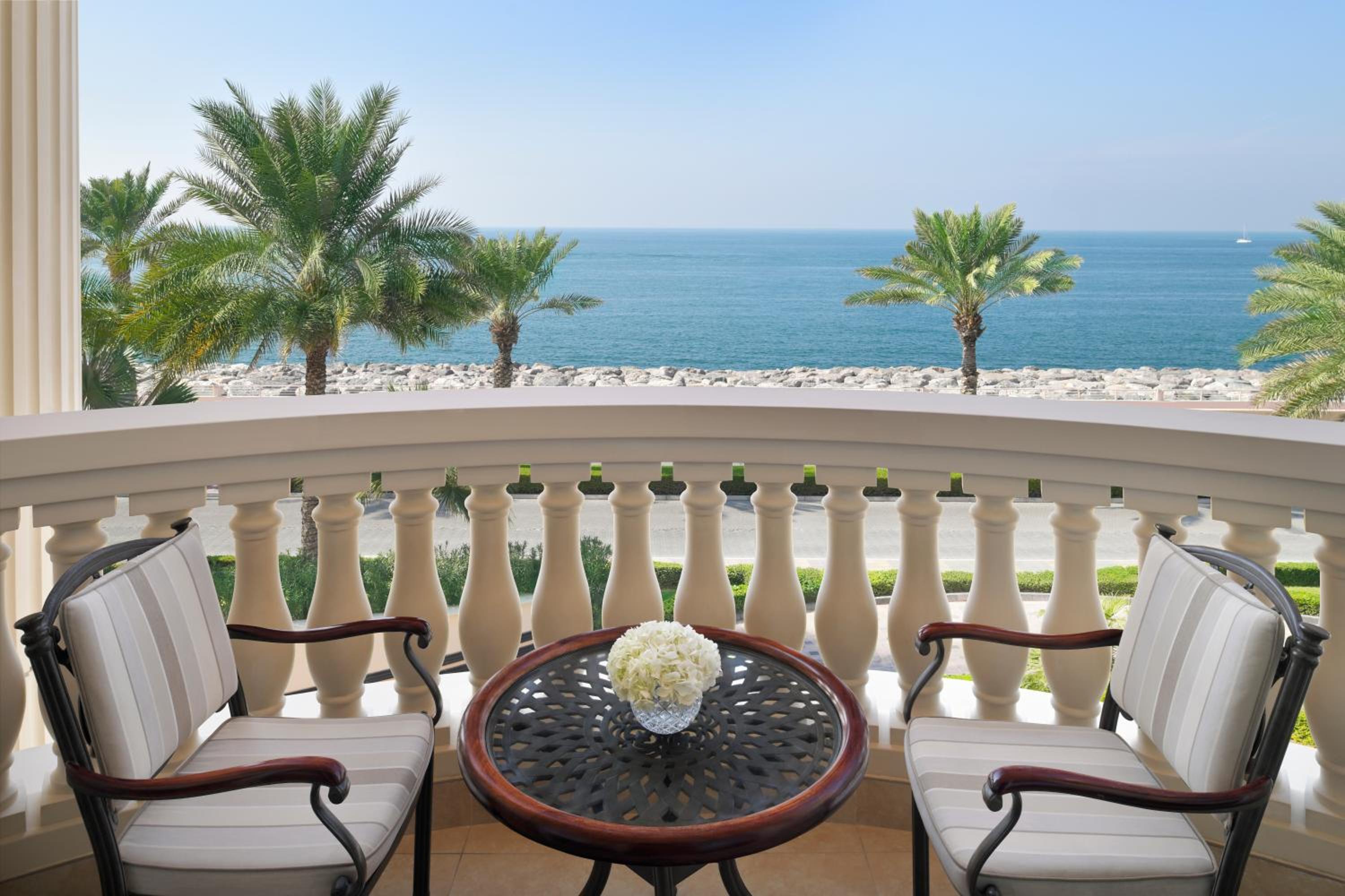 Premier Ocean View Room With Balcony thumbnail 6