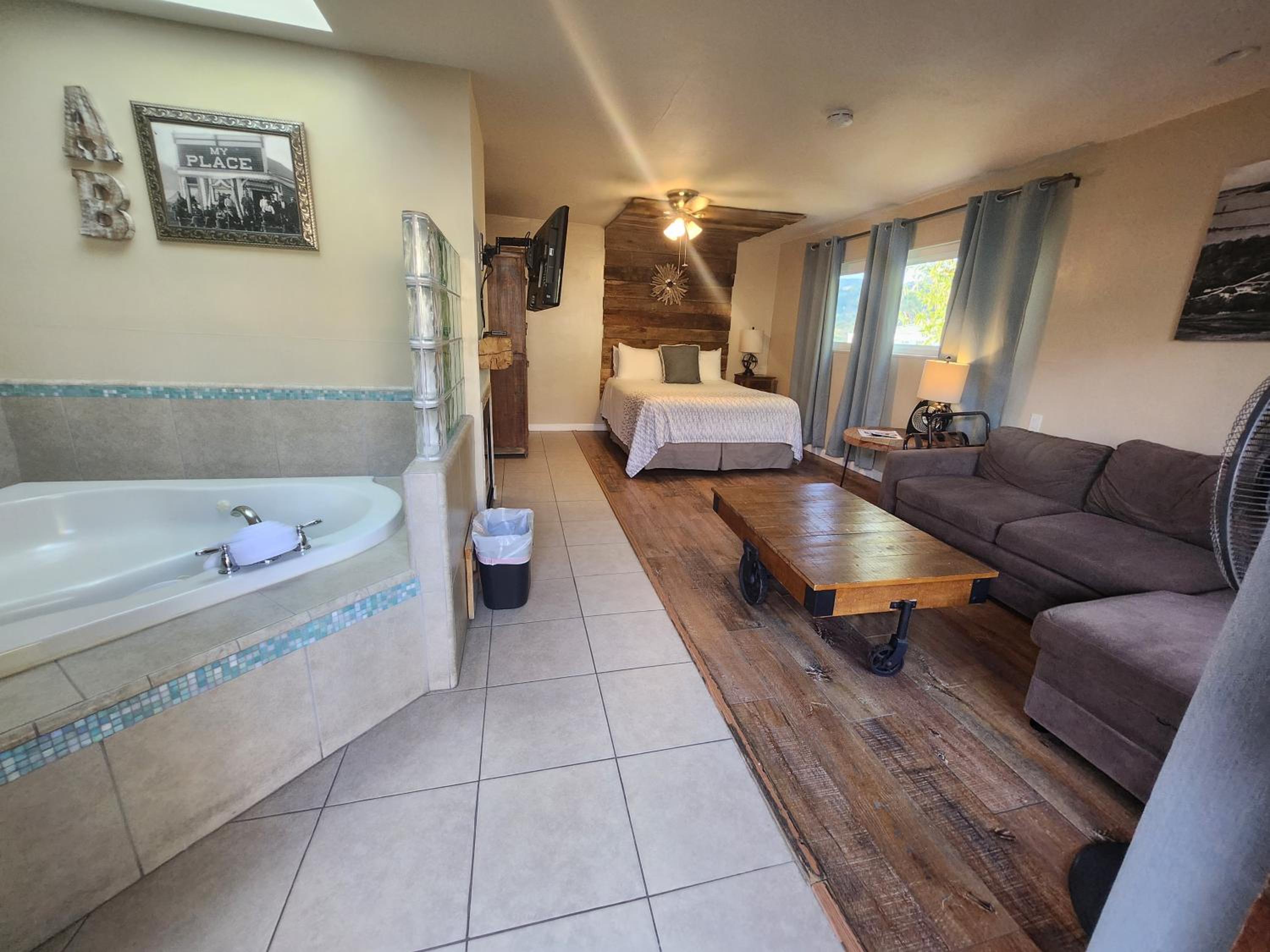 Deluxe courtyard room with spa  - Photo 3