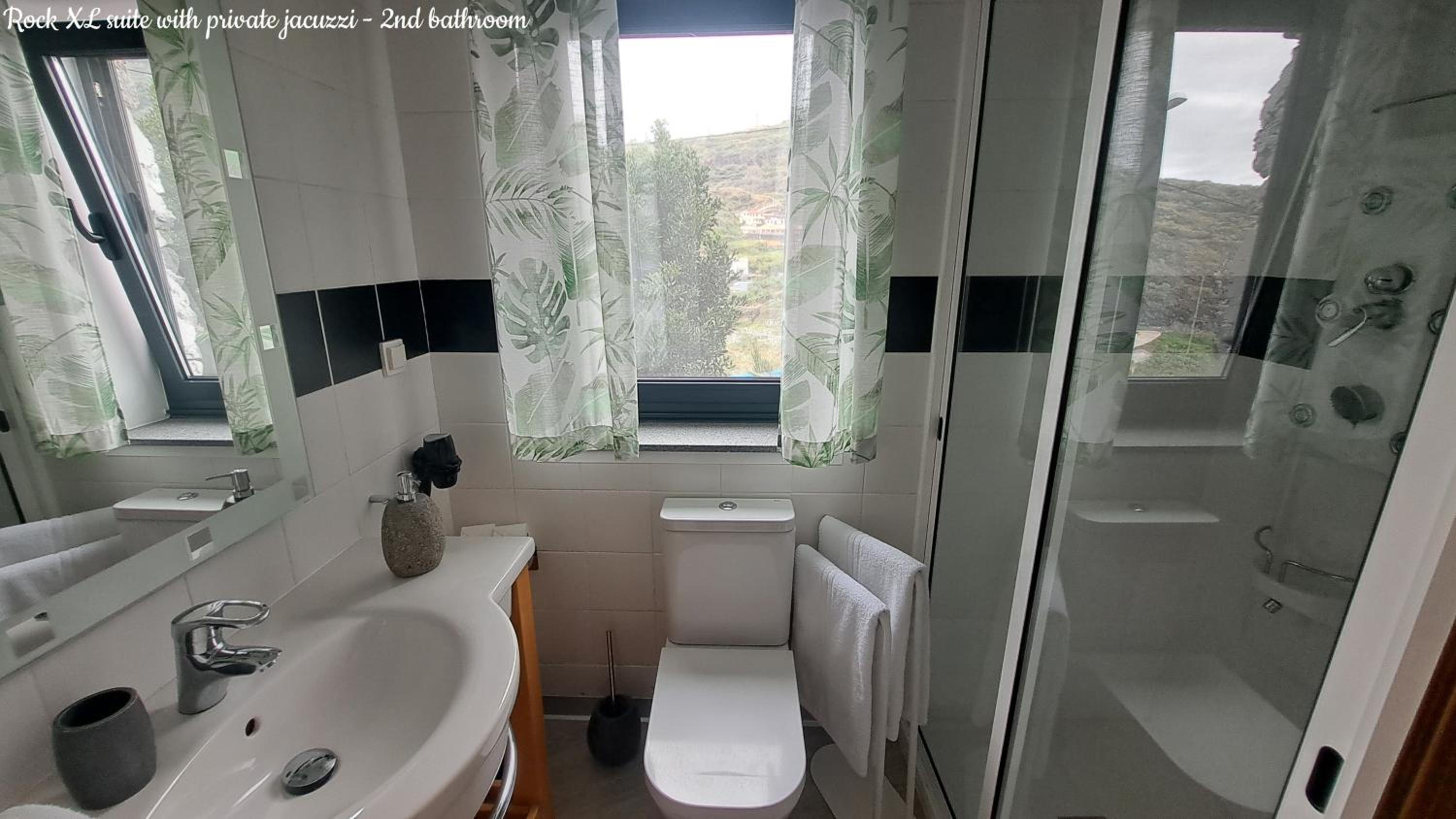 Suite with Spa Bath photo 3