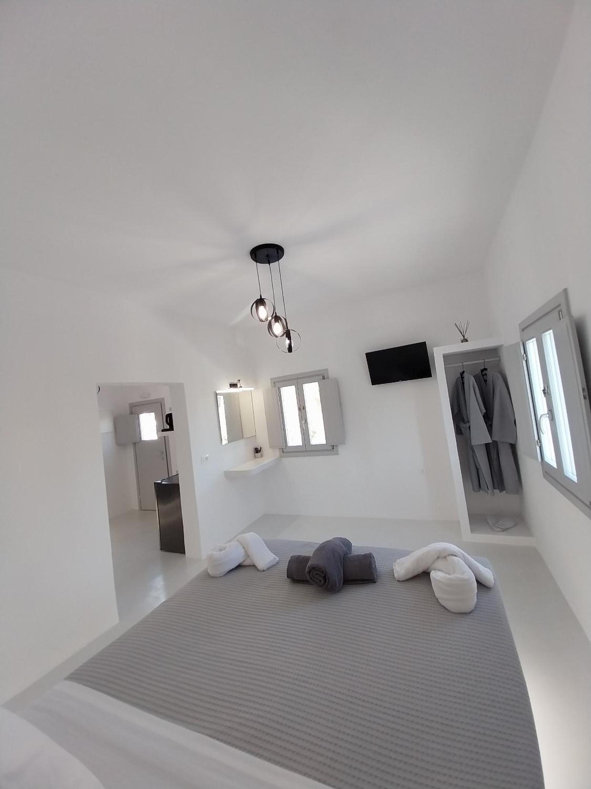 Deluxe Room - Photo 12