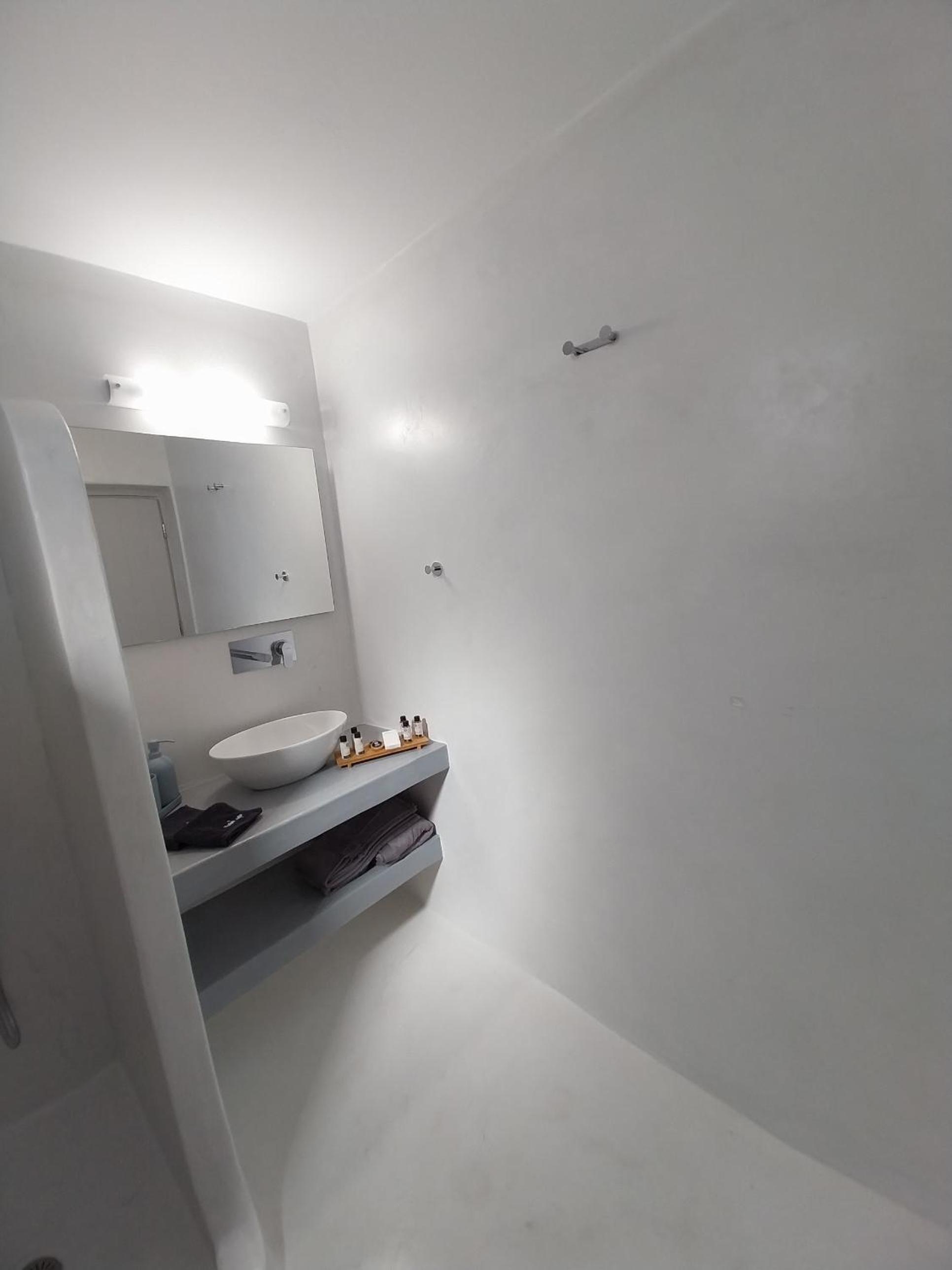 Deluxe Room - Photo 9