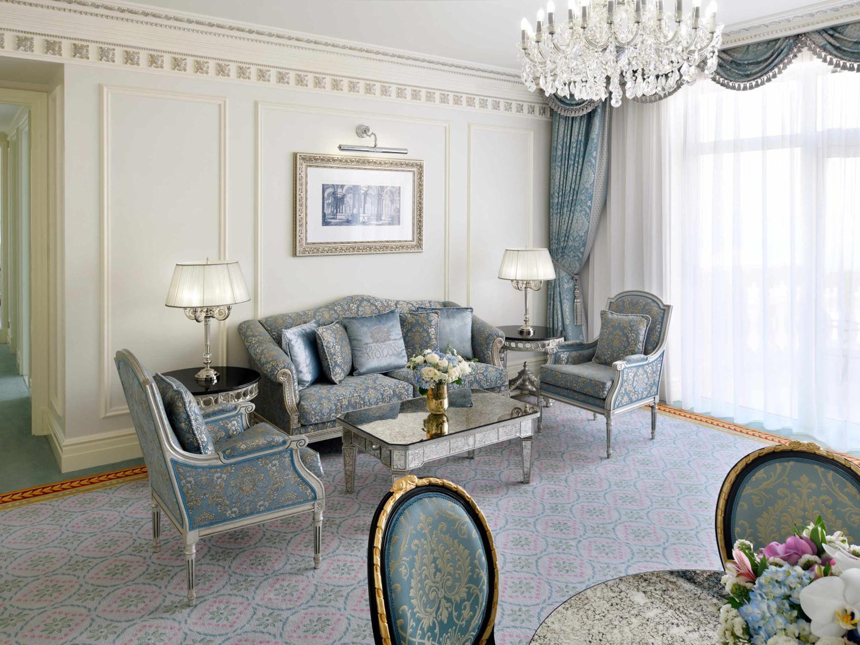 Signature Suite with Lounge Access