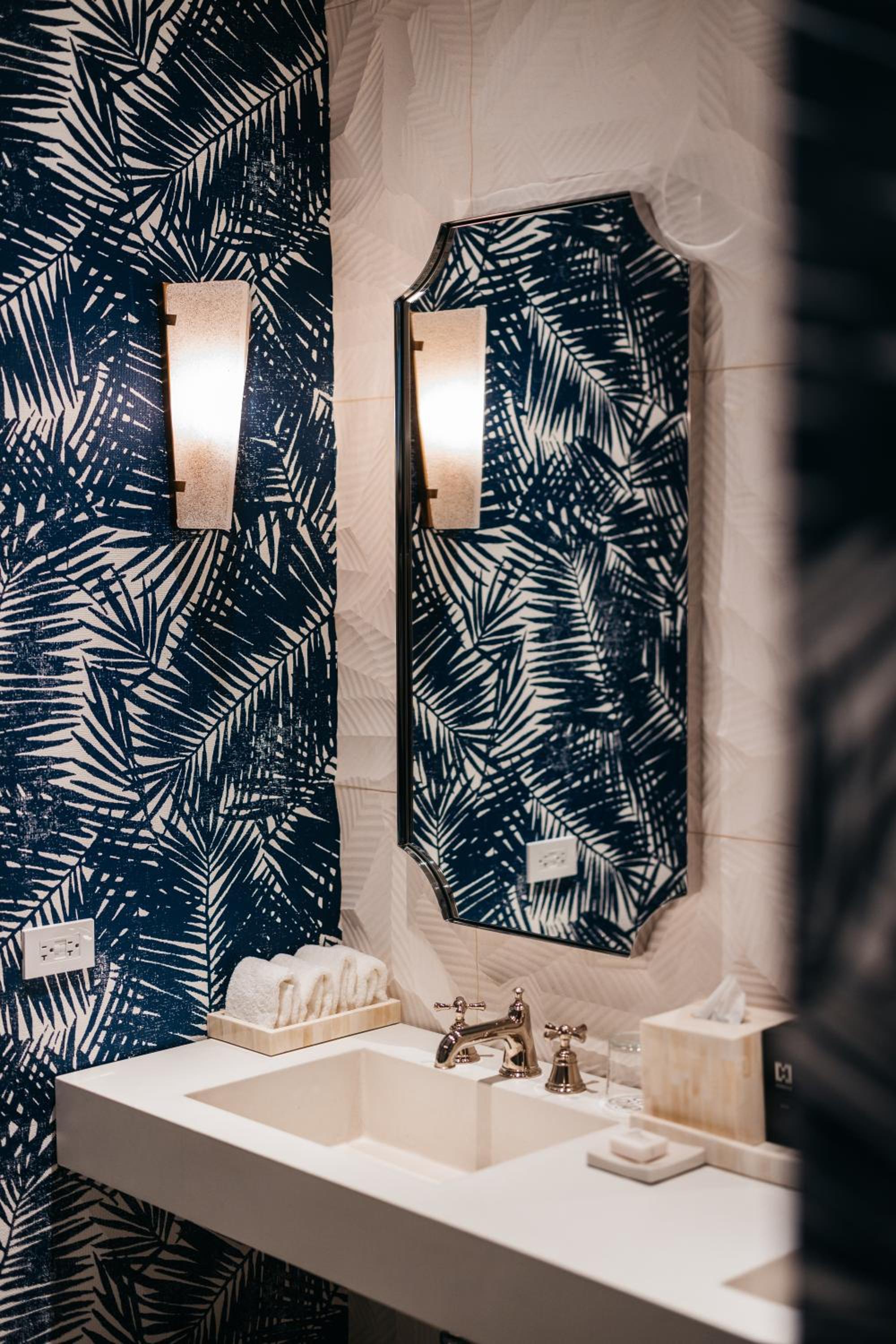Deluxe King Suite - Photo 6